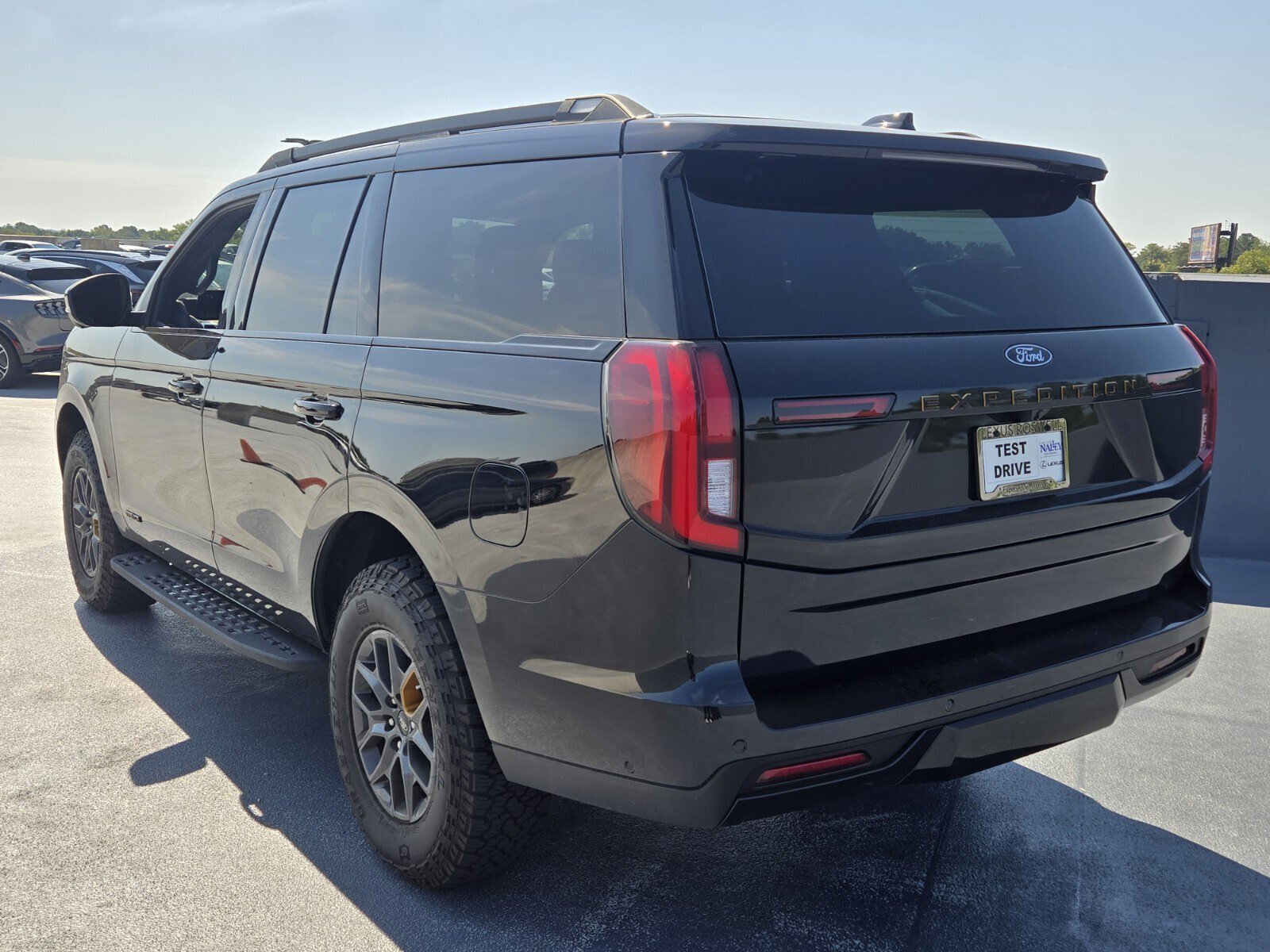 2025 Ford Expedition photo 3