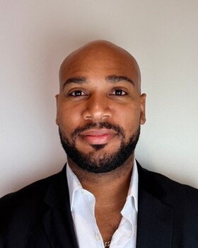 Staff member LaVaughn Andrews from ID_61f470