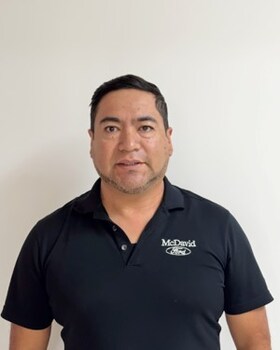 Staff member Leonel Bedolla from ID_61f470