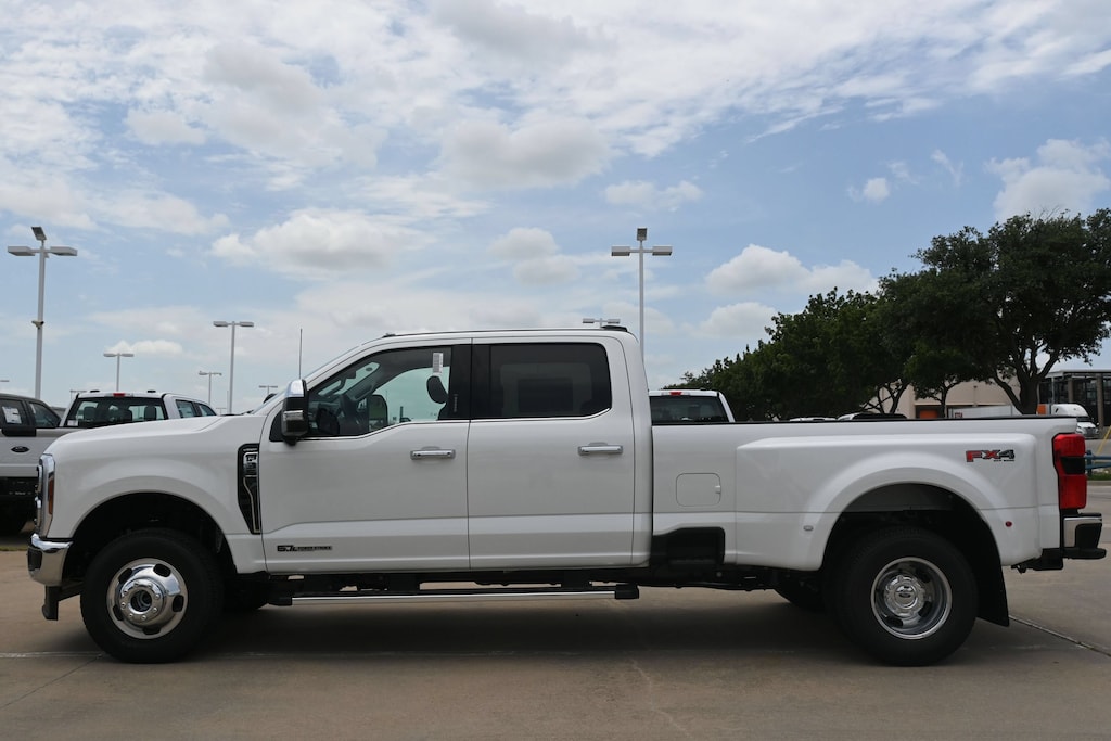 New 2026 Ford F-350 LARIAT Truck Crew Cab