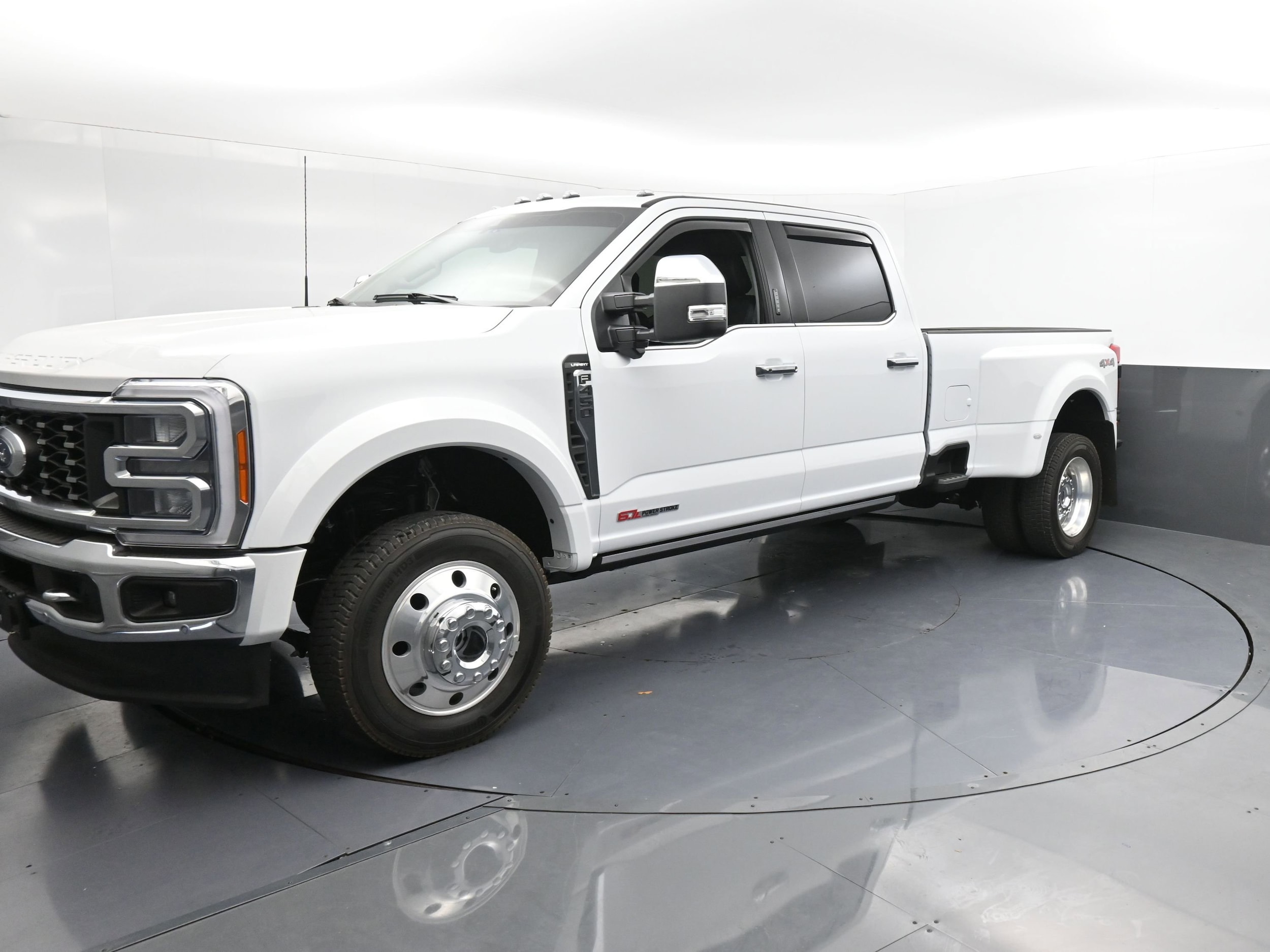 2023 Ford F-450 Lariat 4x4 Crew Cab 8' Box DRW's photo