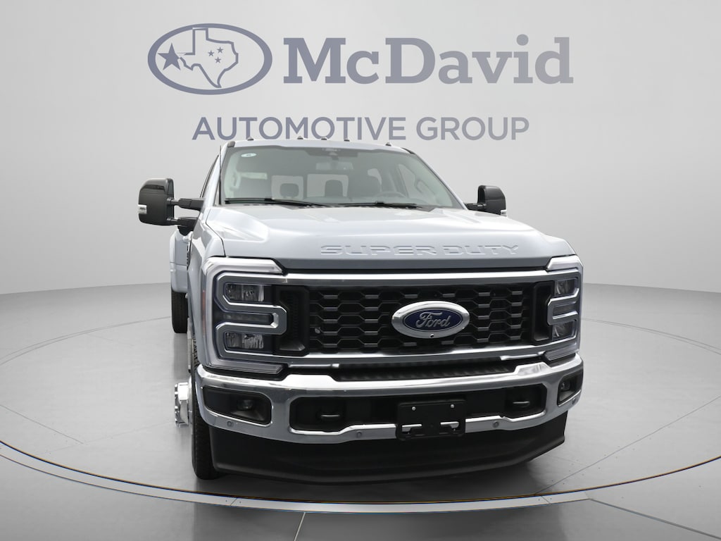 New 2026 Ford F-350 LARIAT Truck Crew Cab