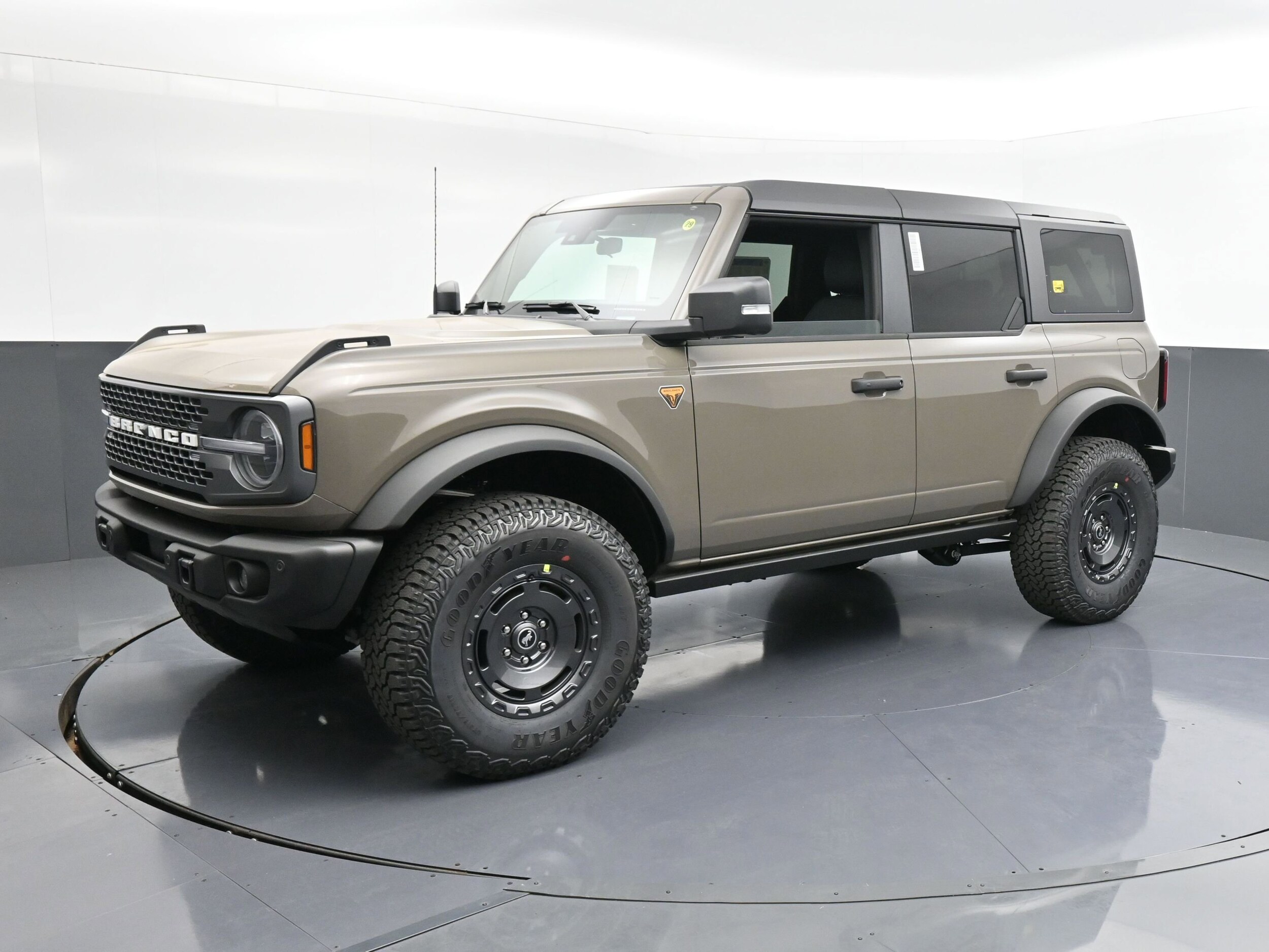 2025 Ford Bronco Badlands photo 3