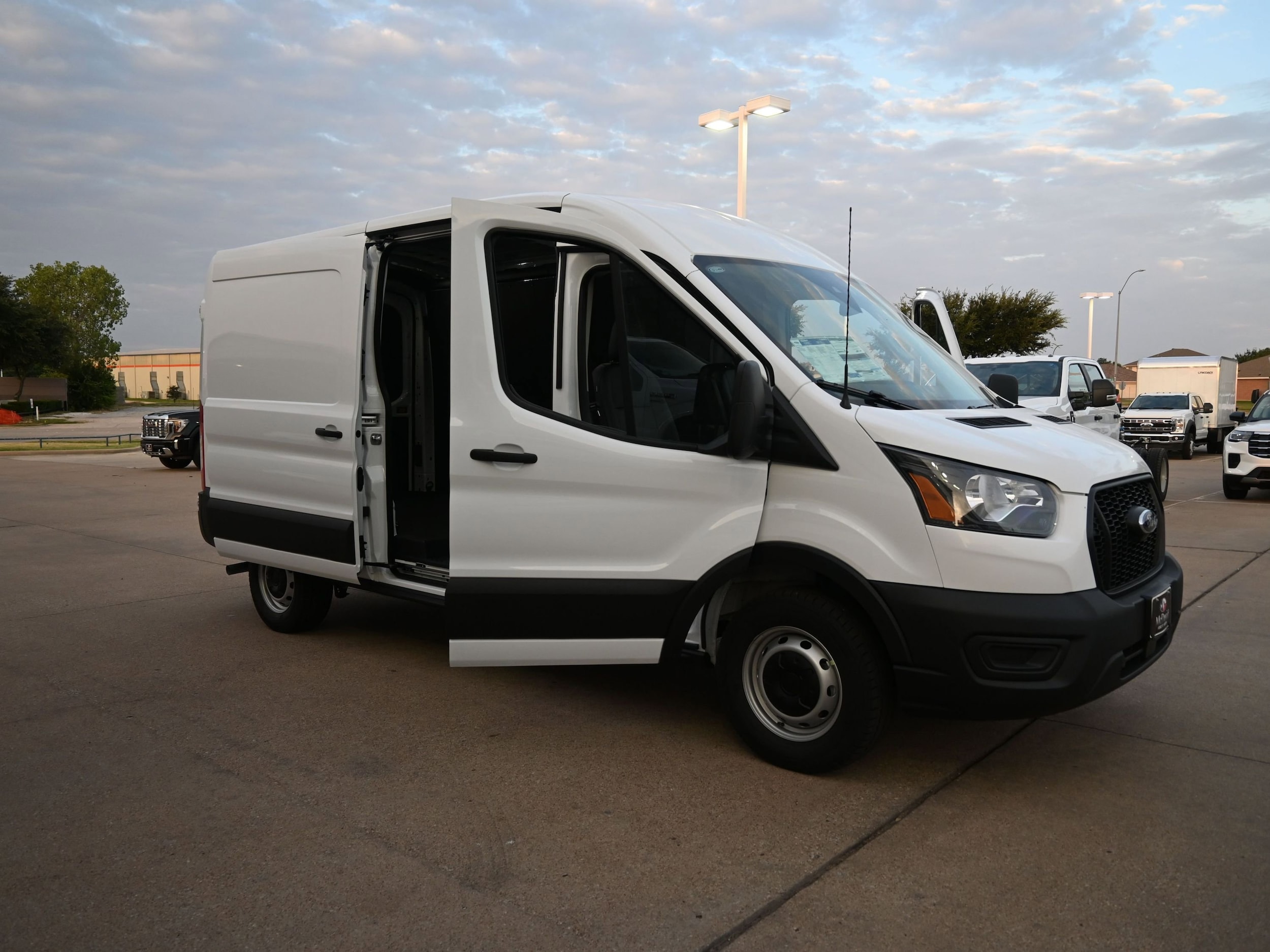 2025 Ford Transit photo 4