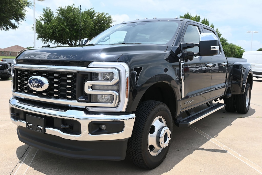 New 2026 Ford F-350 LARIAT Truck Crew Cab