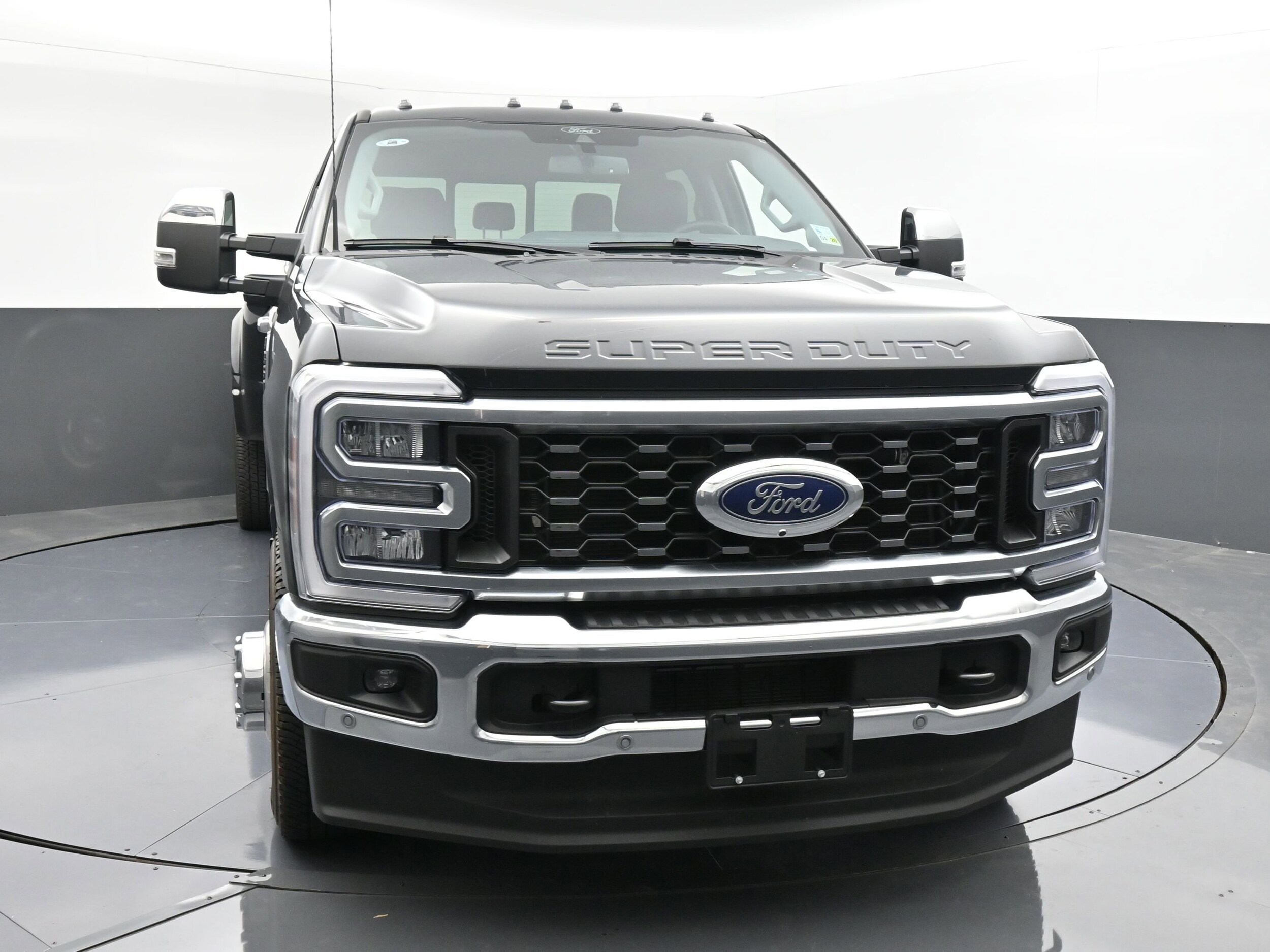 2025 Ford F-350 Lariat photo 2
