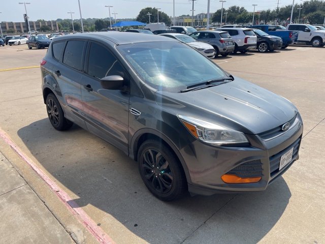 2016 Ford Escape S photo 2