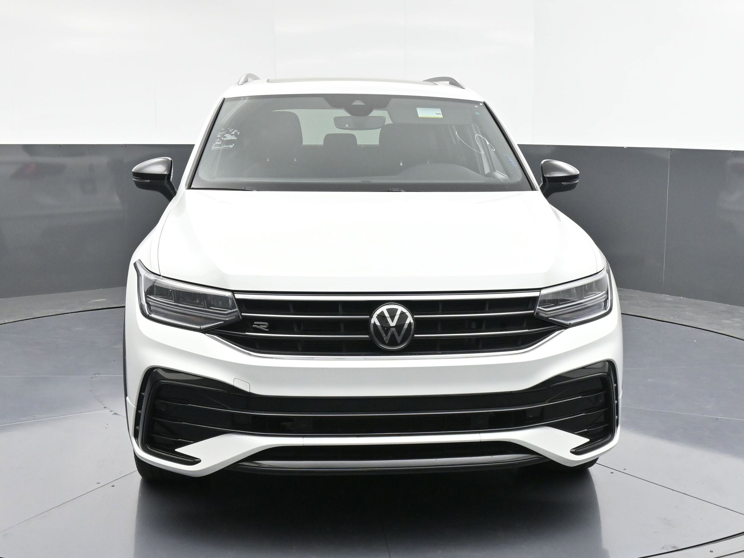 2022 Volkswagen Tiguan SE R-Line Black photo 2