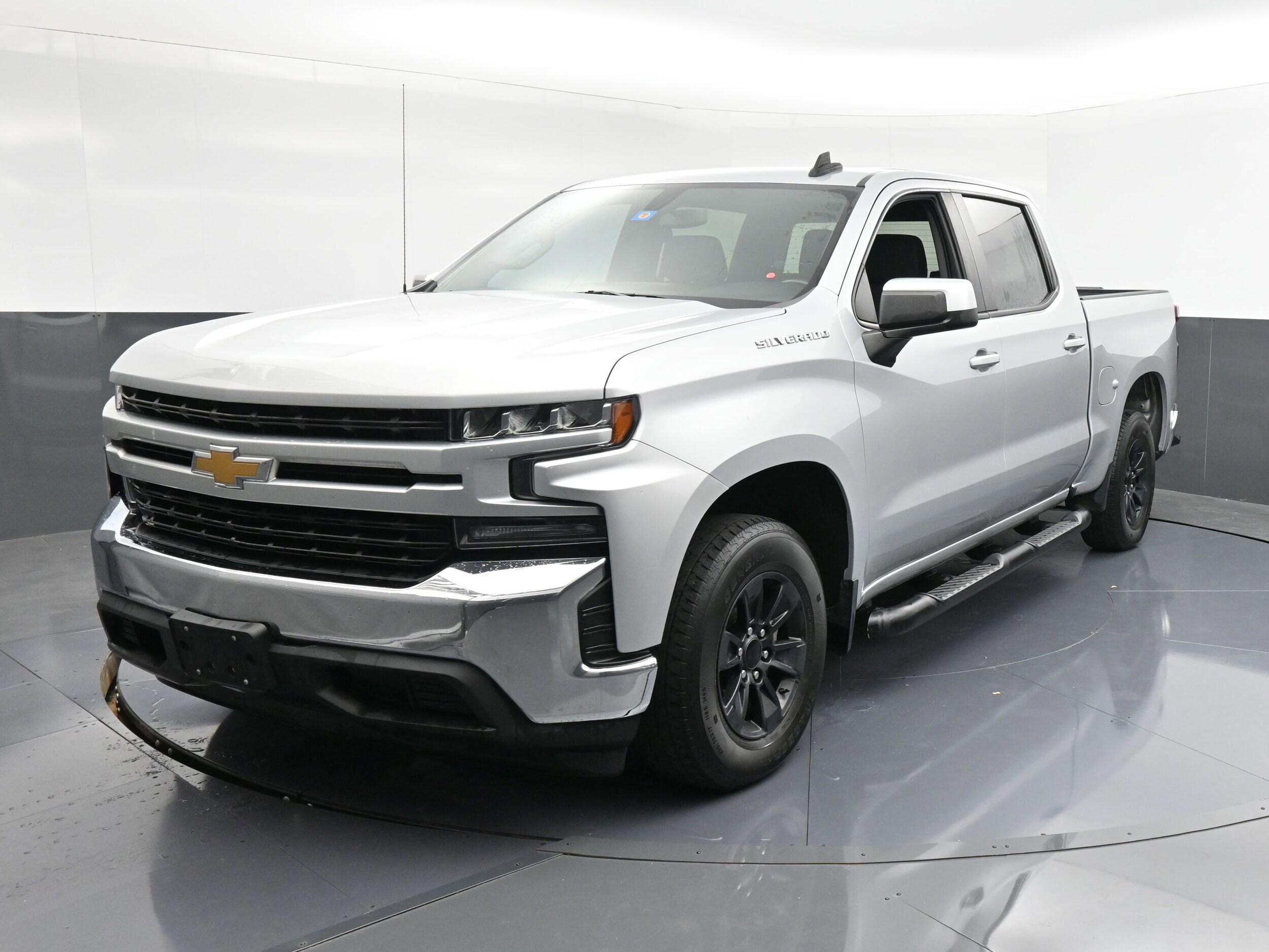2021 Chevrolet Silverado 1500 LT photo 3