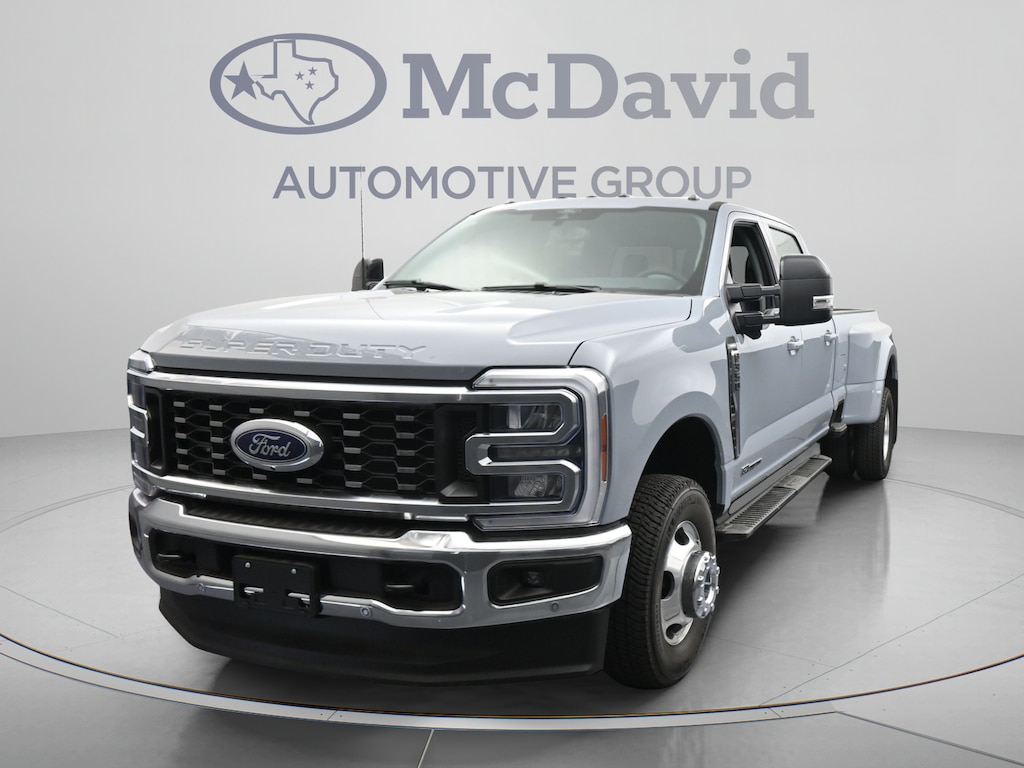New 2026 Ford F-350 LARIAT Truck Crew Cab