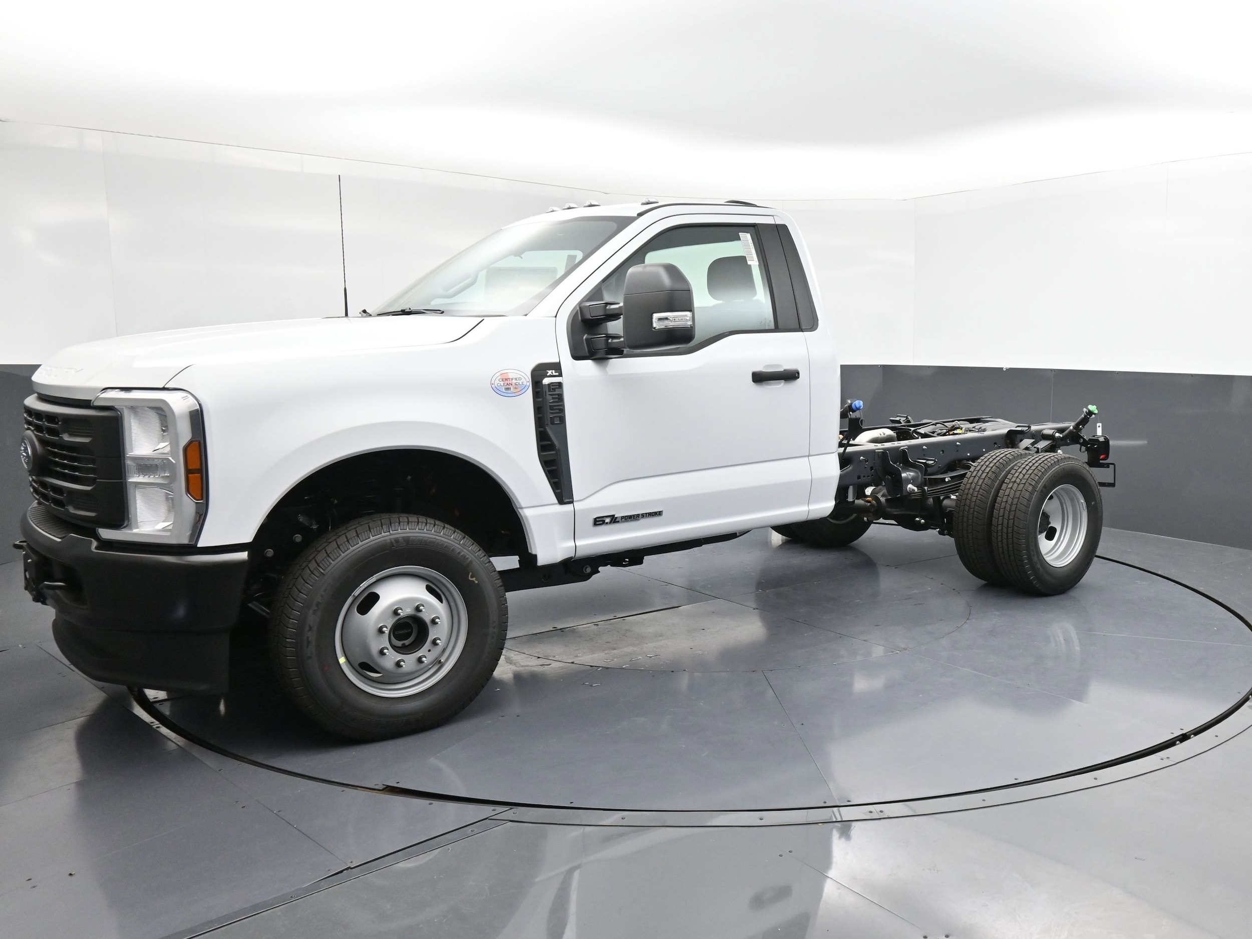 2026 Ford F-350 XL 4x4 Regular Cab 145-In DRW's photo