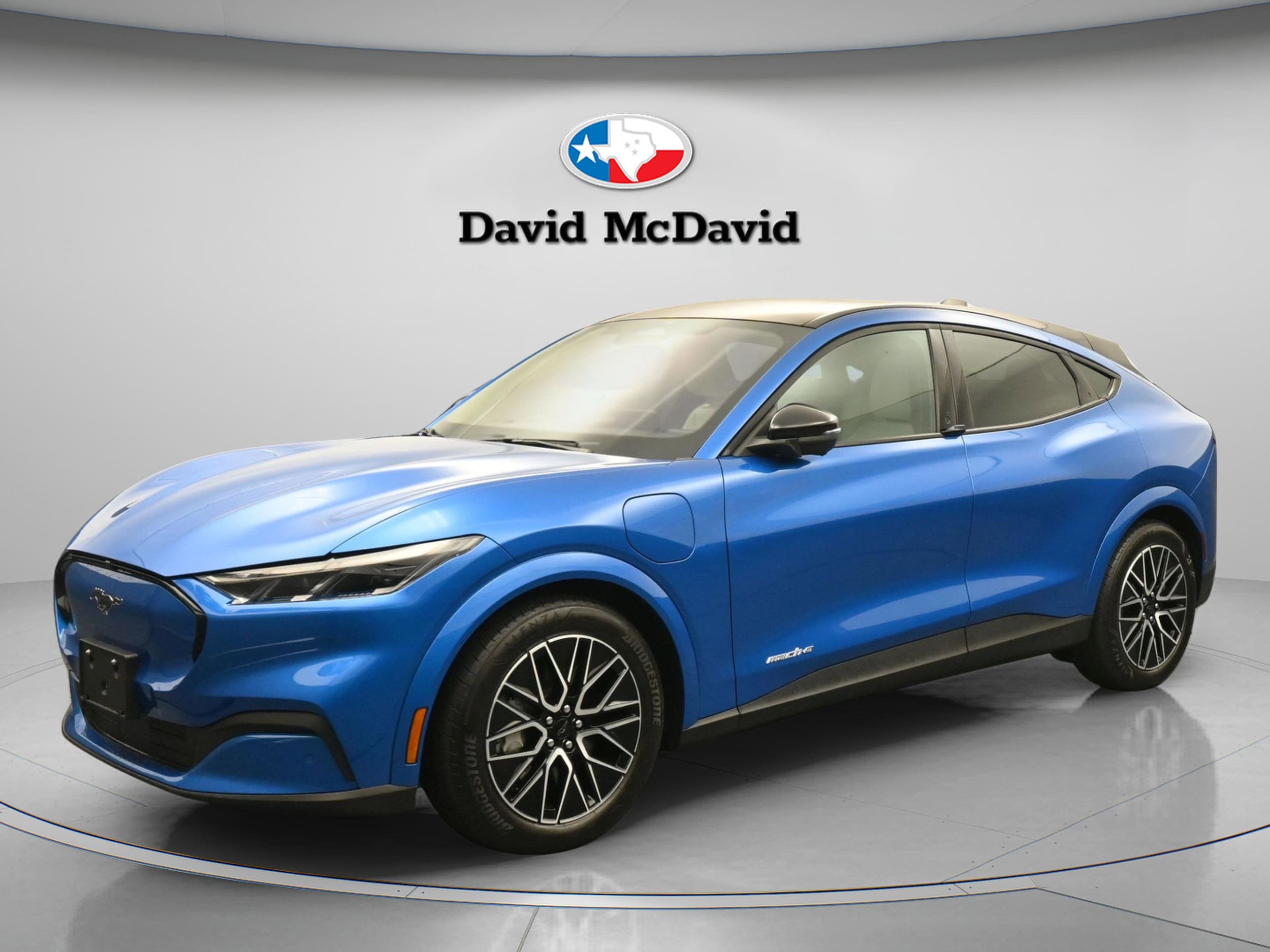 2025 Ford Mustang-Mach-e Premium's photo