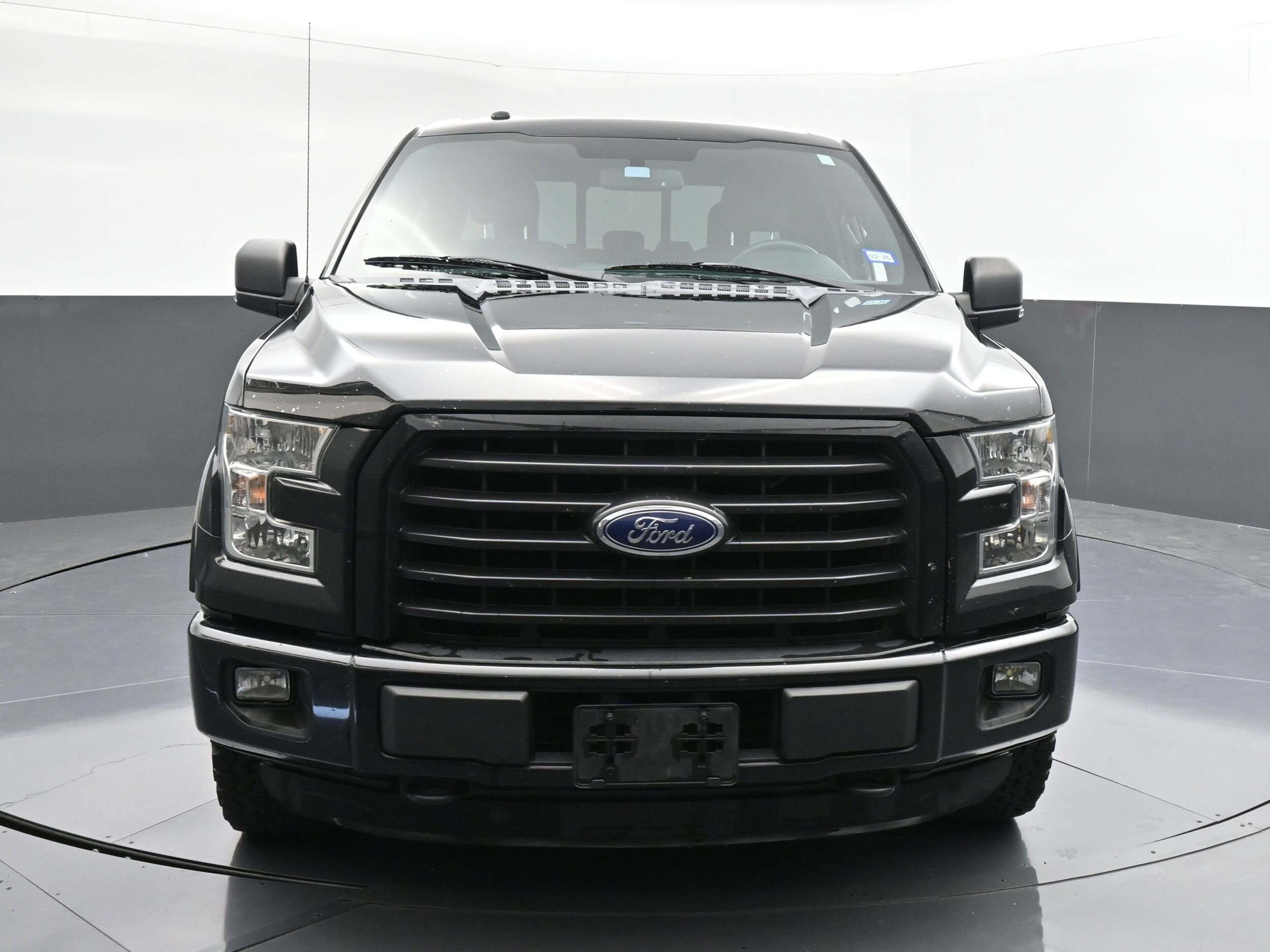 2016 Ford F-150 XLT photo 2