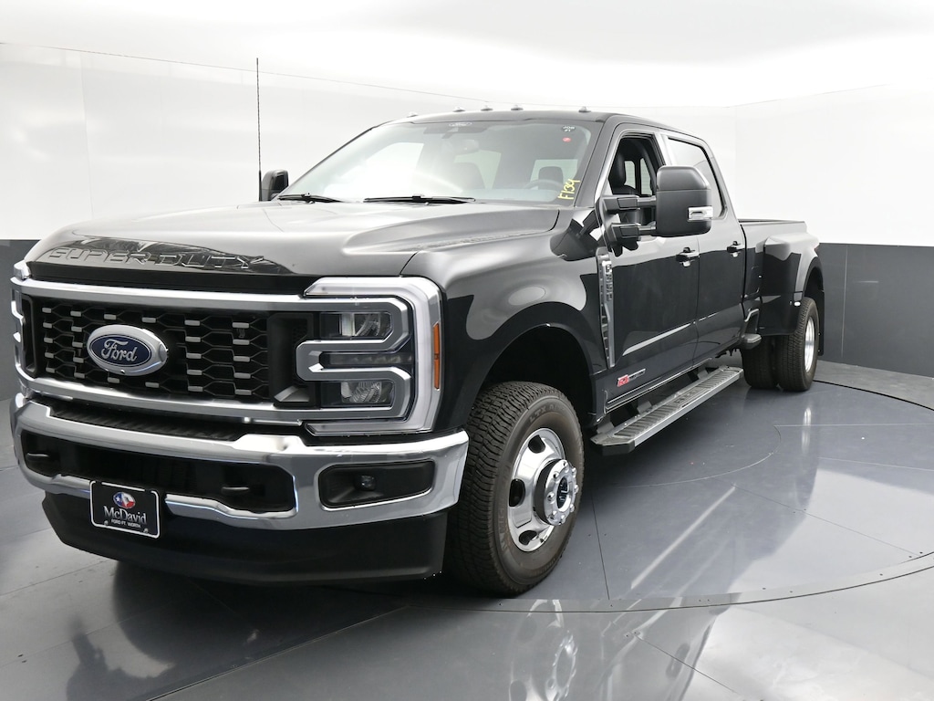New 2026 Ford F-350 LARIAT Truck Crew Cab