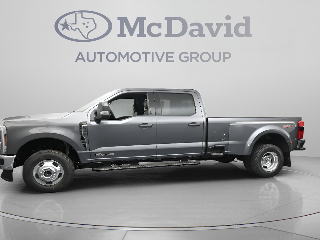 New 2026 Ford F-350 LARIAT Truck Crew Cab