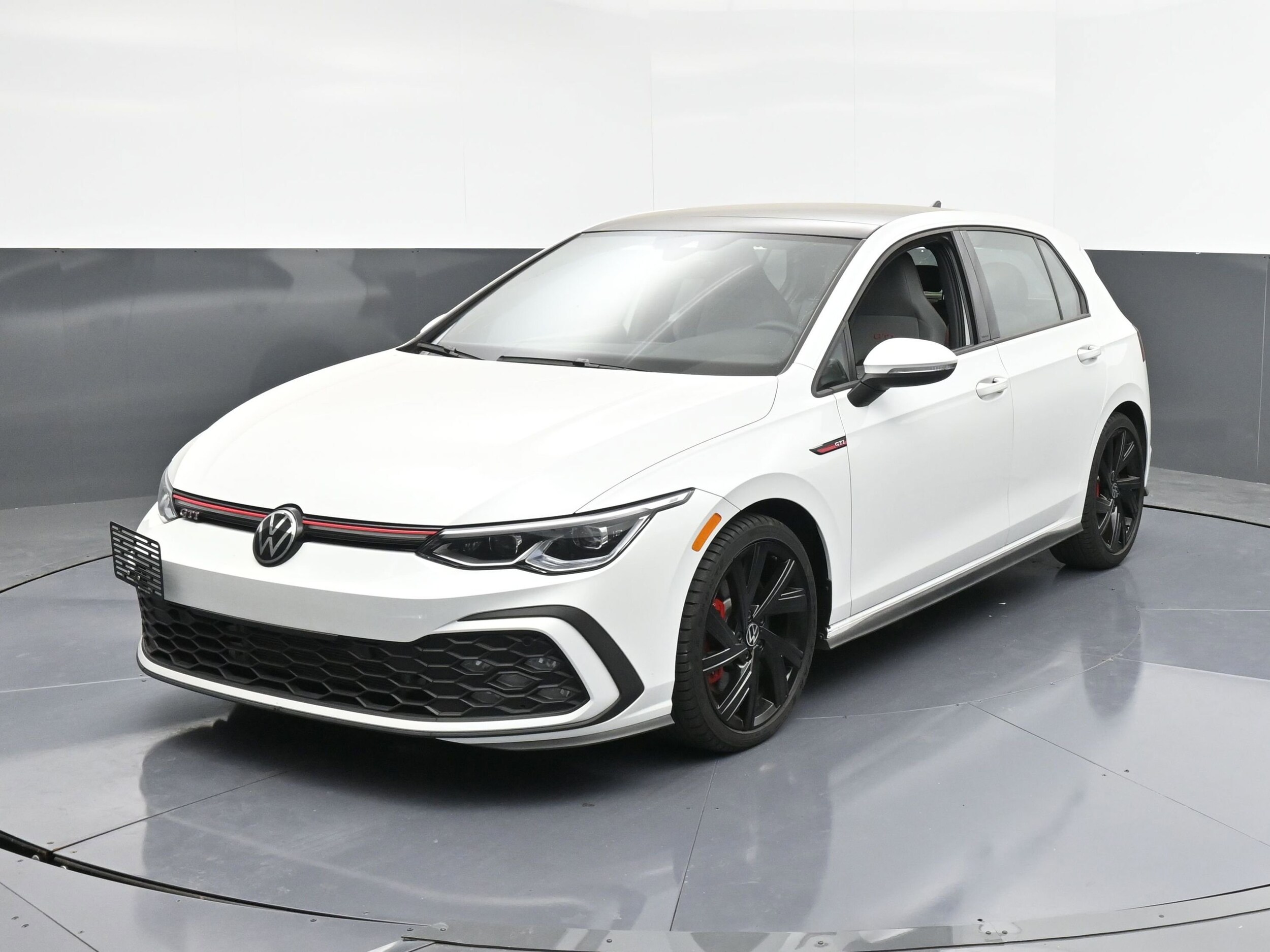 2023 Volkswagen Golf GTI SE photo 3
