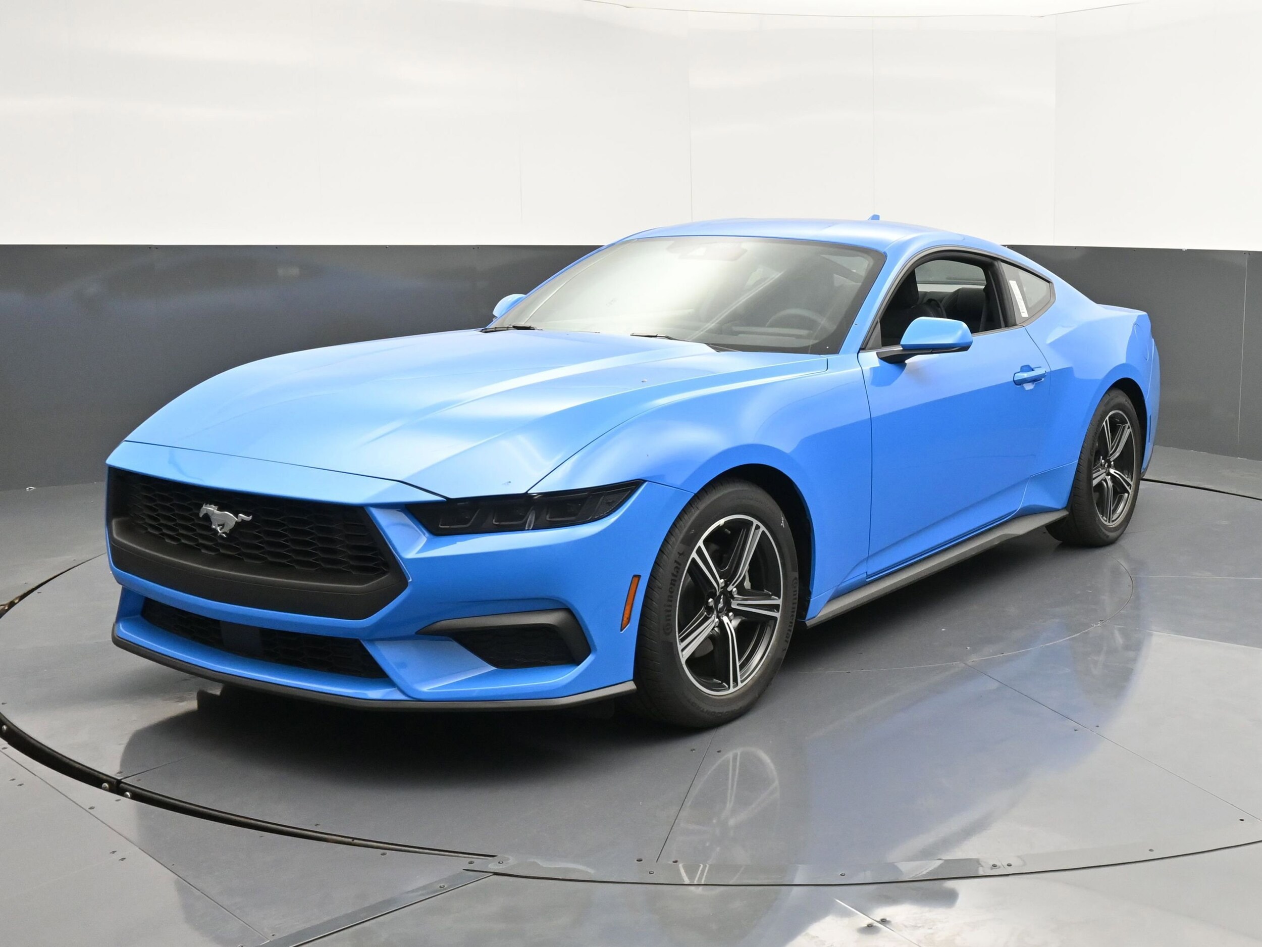 2025 Ford Mustang EcoBoost photo 3