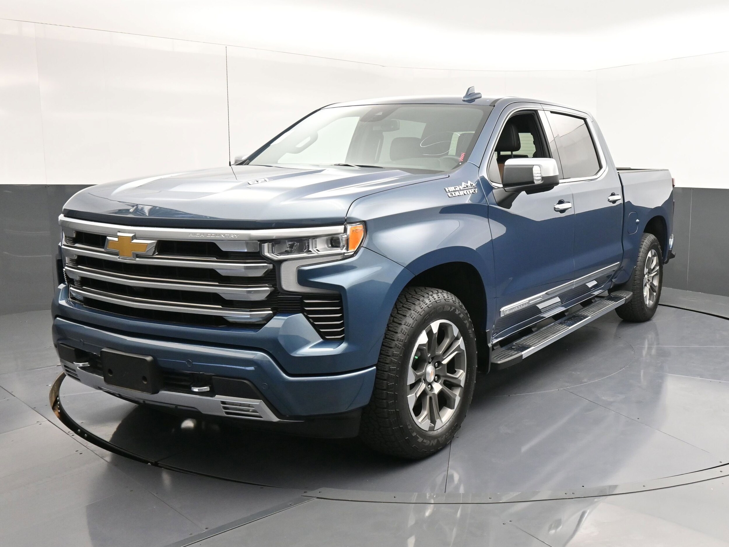 2024 Chevrolet Silverado 1500 High Country photo 3