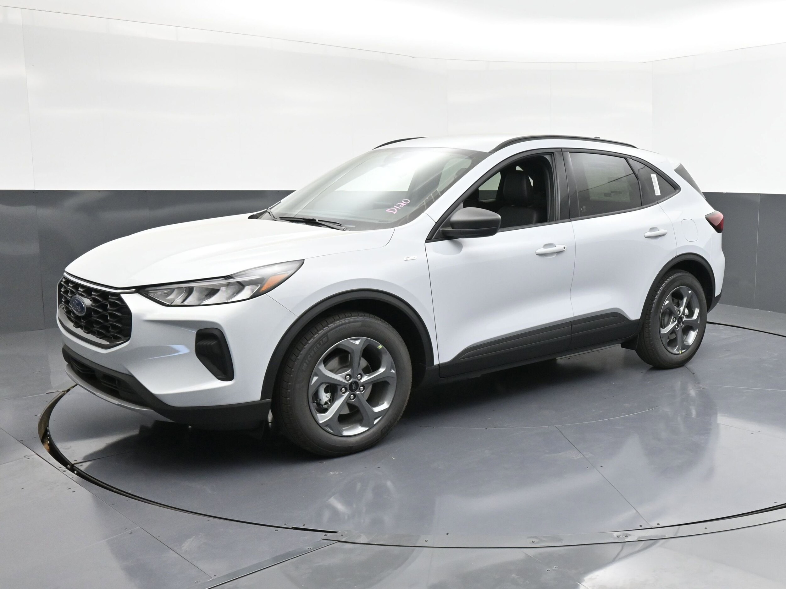 2026 Ford Escape ST-Line photo 3
