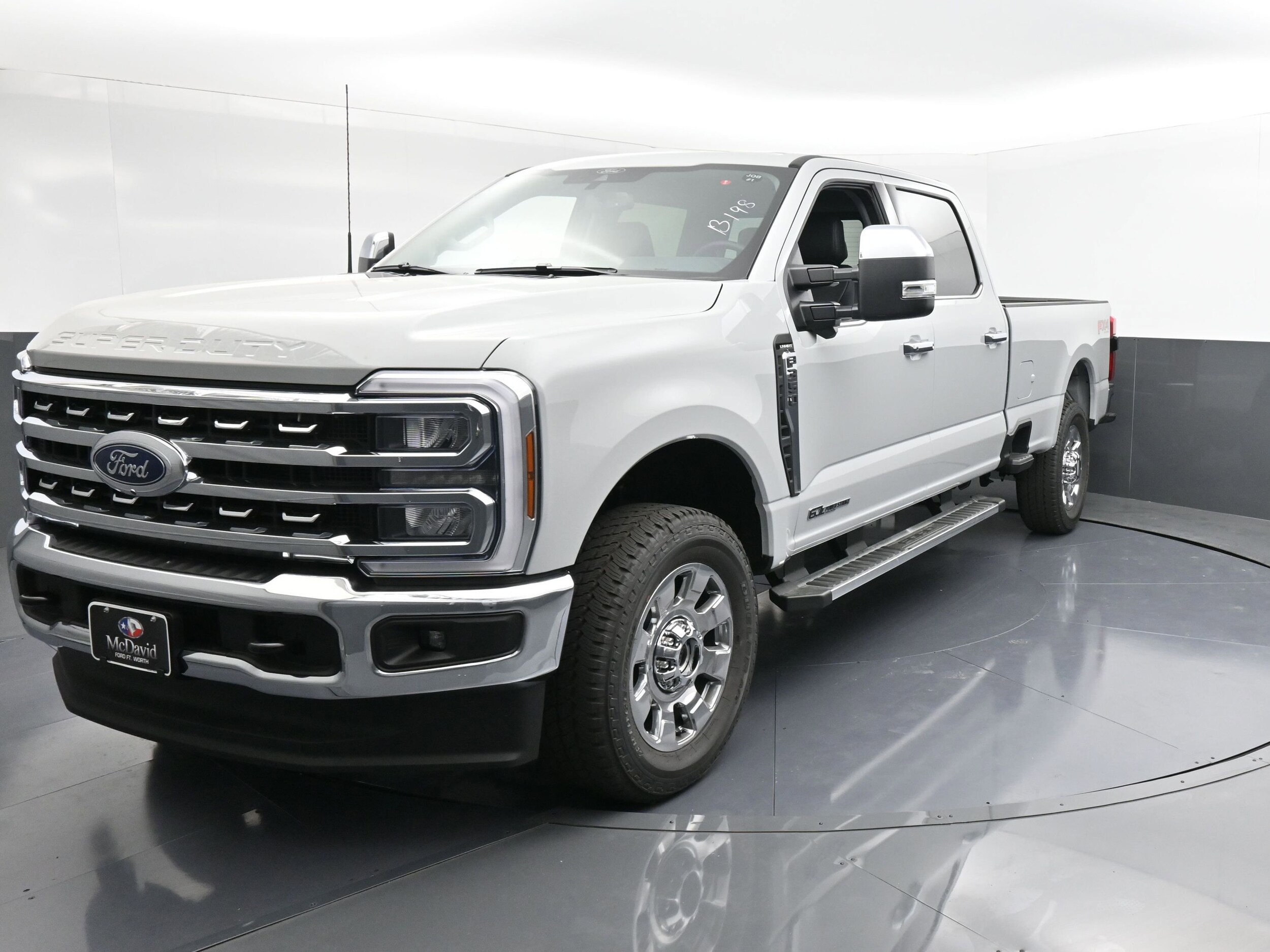 2026 Ford F-350 Lariat photo 3