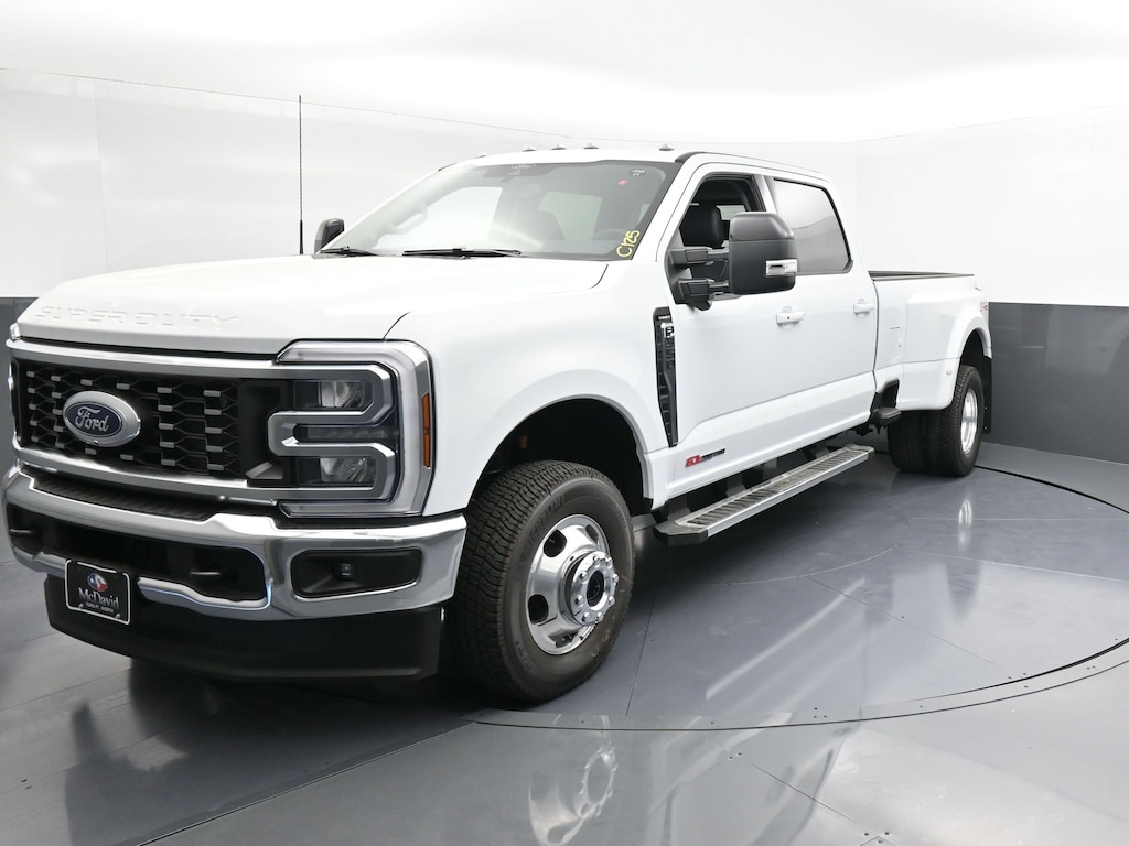 New 2026 Ford F-350 LARIAT Truck Crew Cab