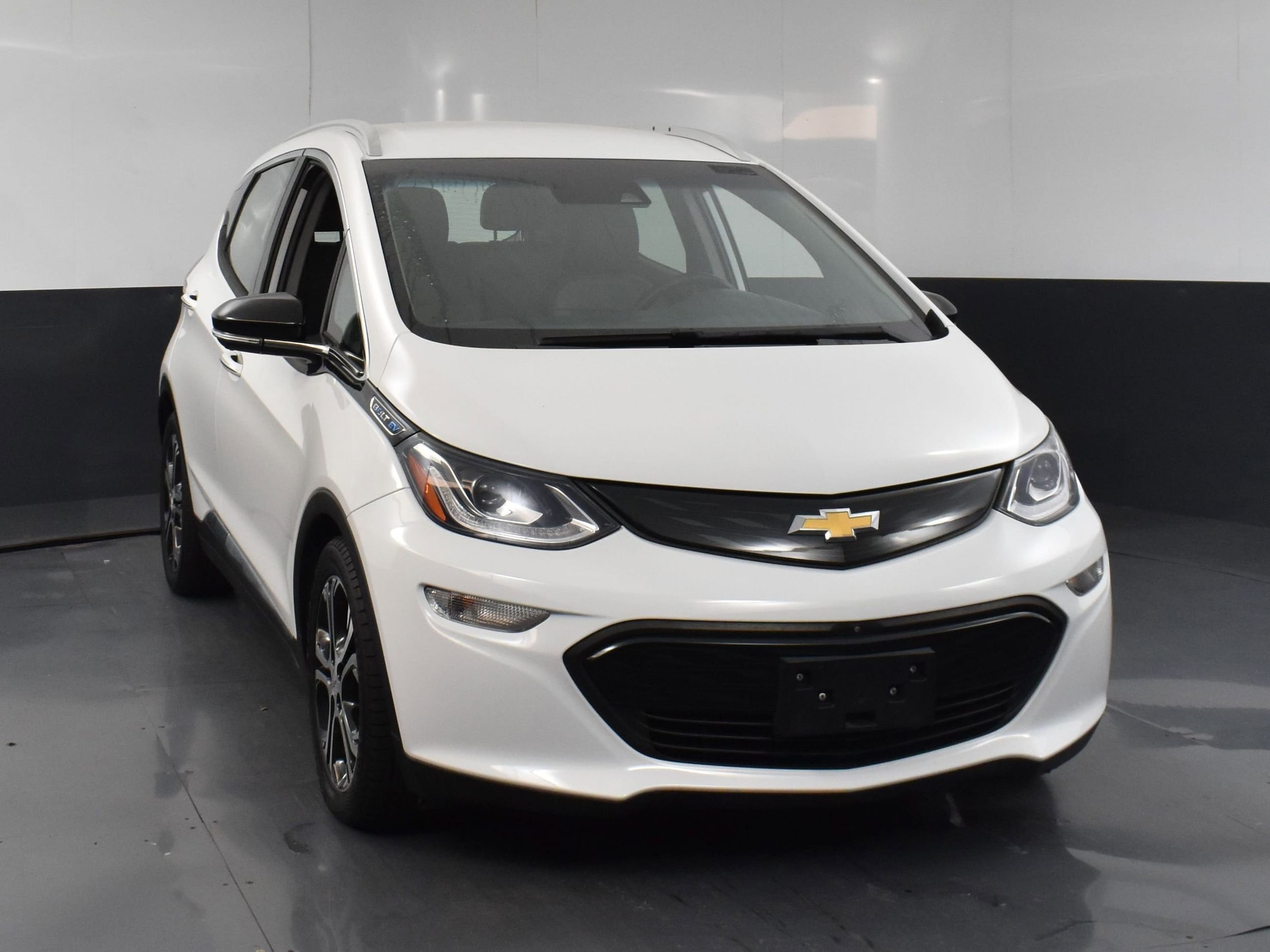 Used 2018 Chevrolet Bolt EV Premier with VIN 1G1FX6S01J4132290 for sale in Fort Worth, TX