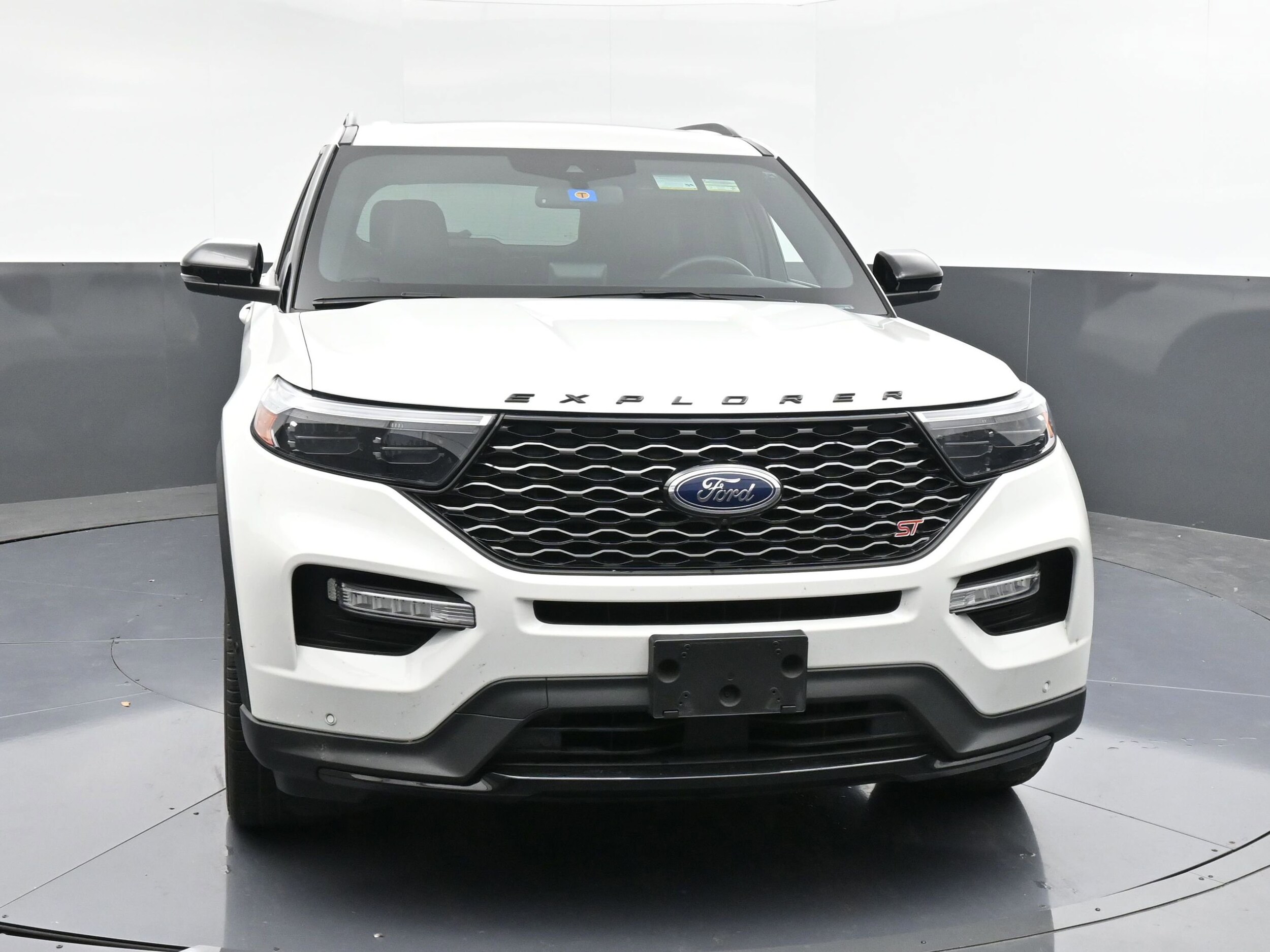 2023 Ford Explorer ST photo 2