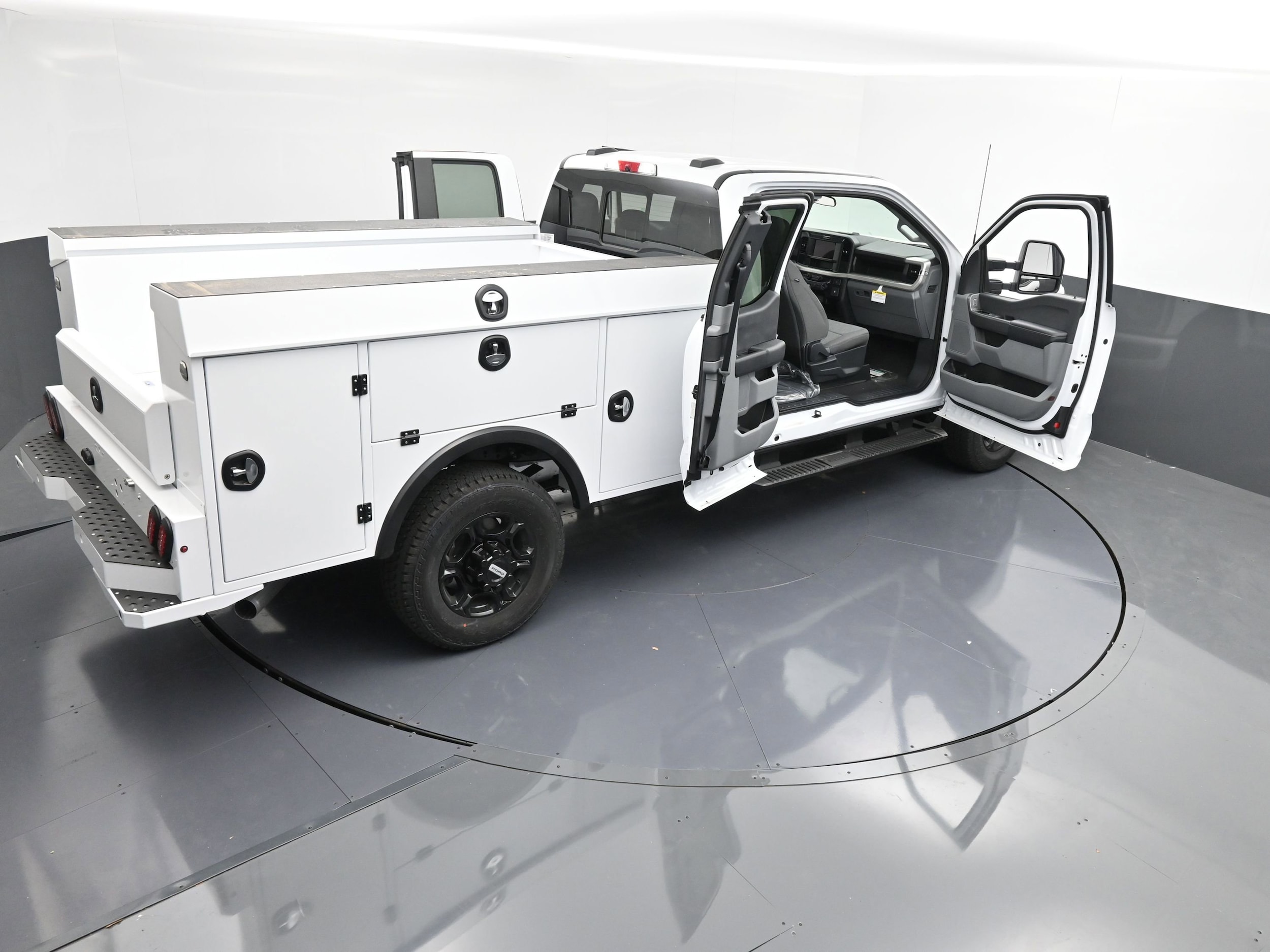 2025 Ford F-250 XL photo 4