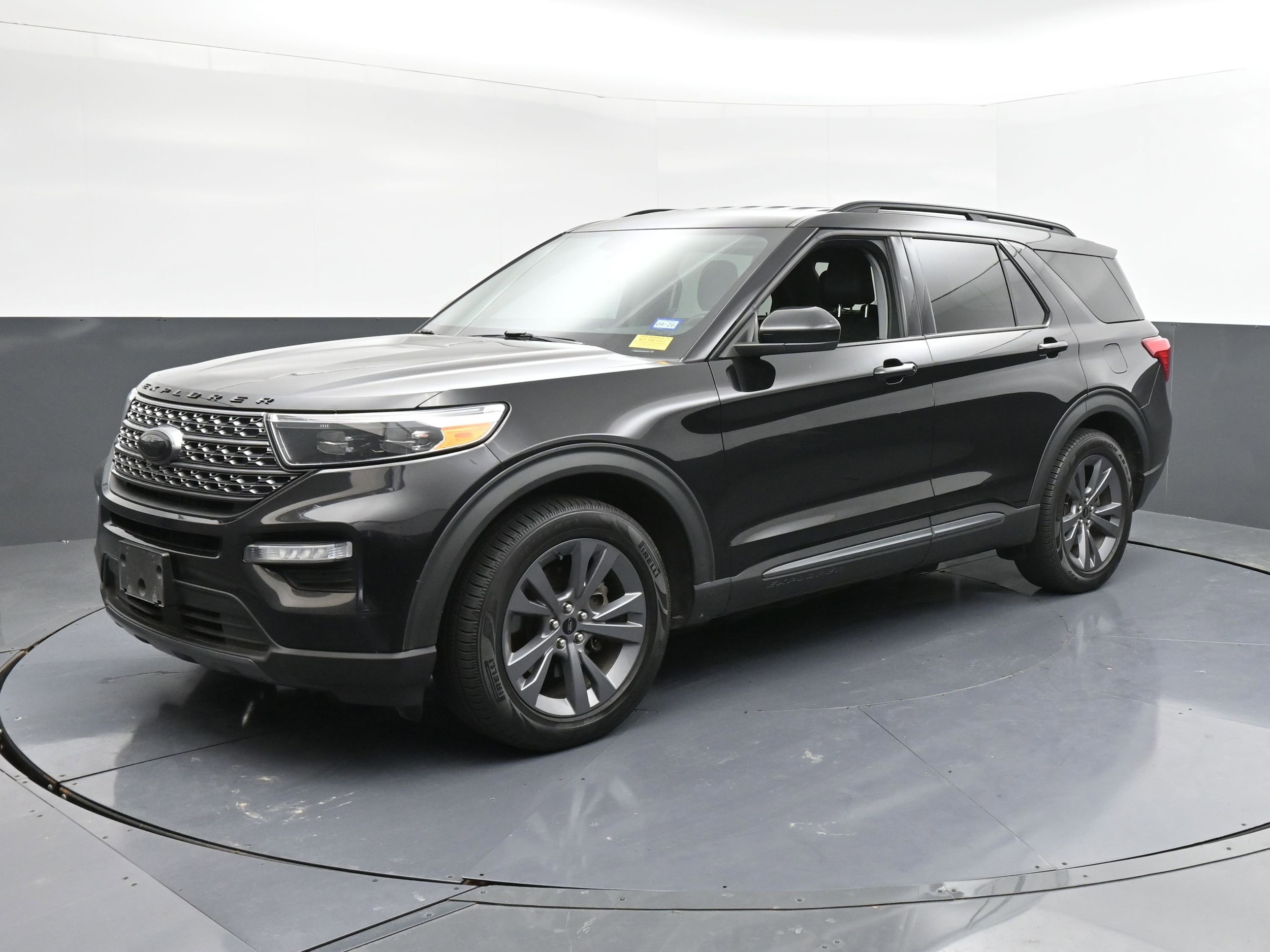 2023 Ford Explorer XLT RWD's photo