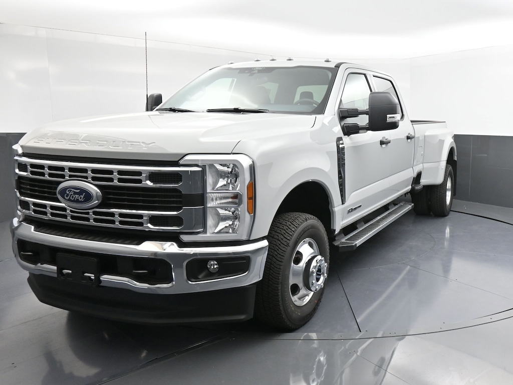 New 2026 Ford F-350 XLT Truck Crew Cab