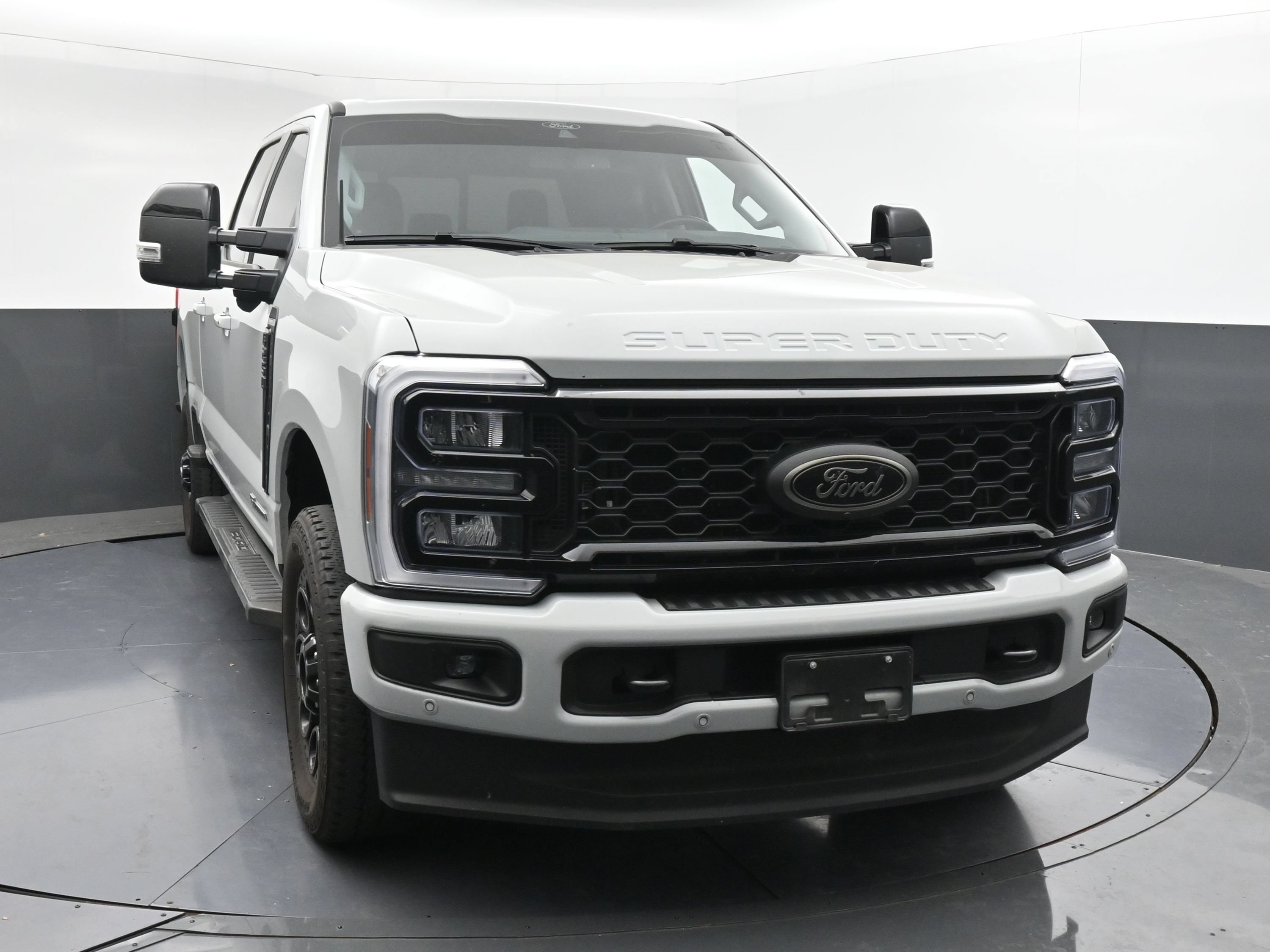 Used 2025 Ford F-250 LARIAT Truck Crew Cab