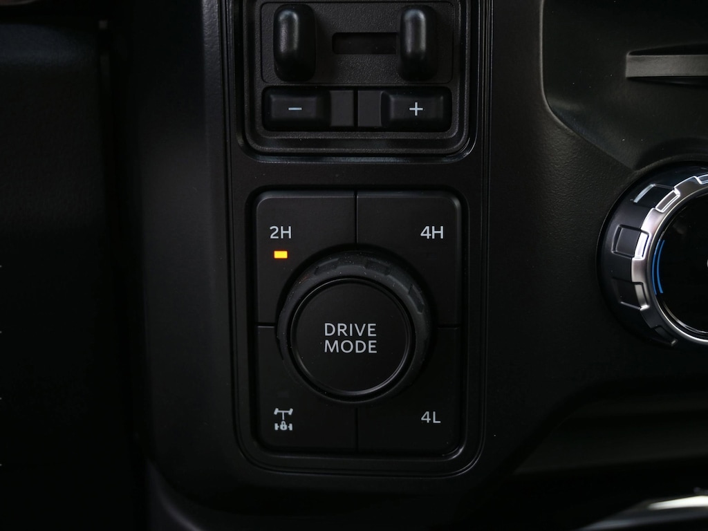 New 2026 Ford F-350 LARIAT Truck Crew Cab