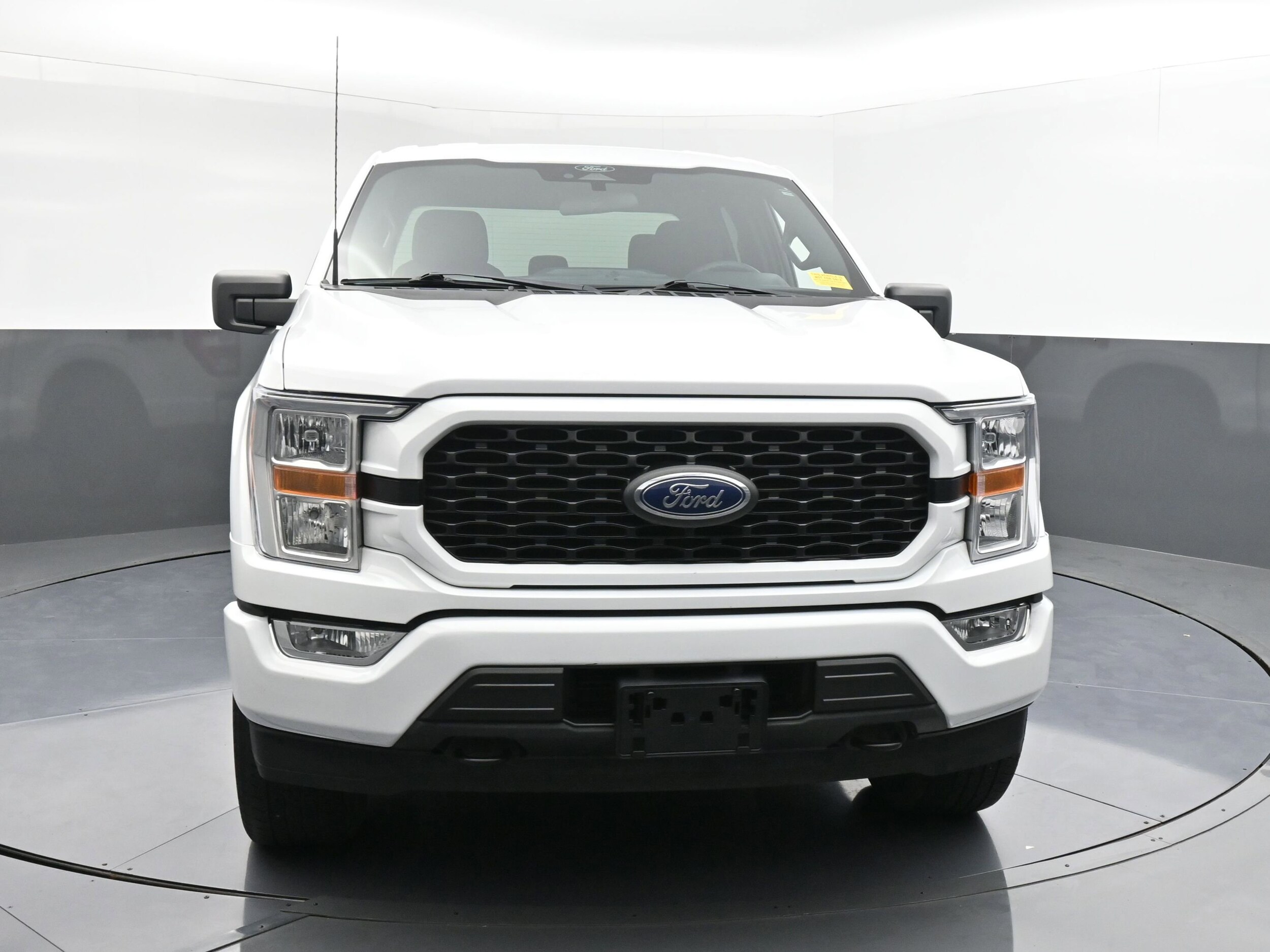 2022 Ford F-150 XL photo 2