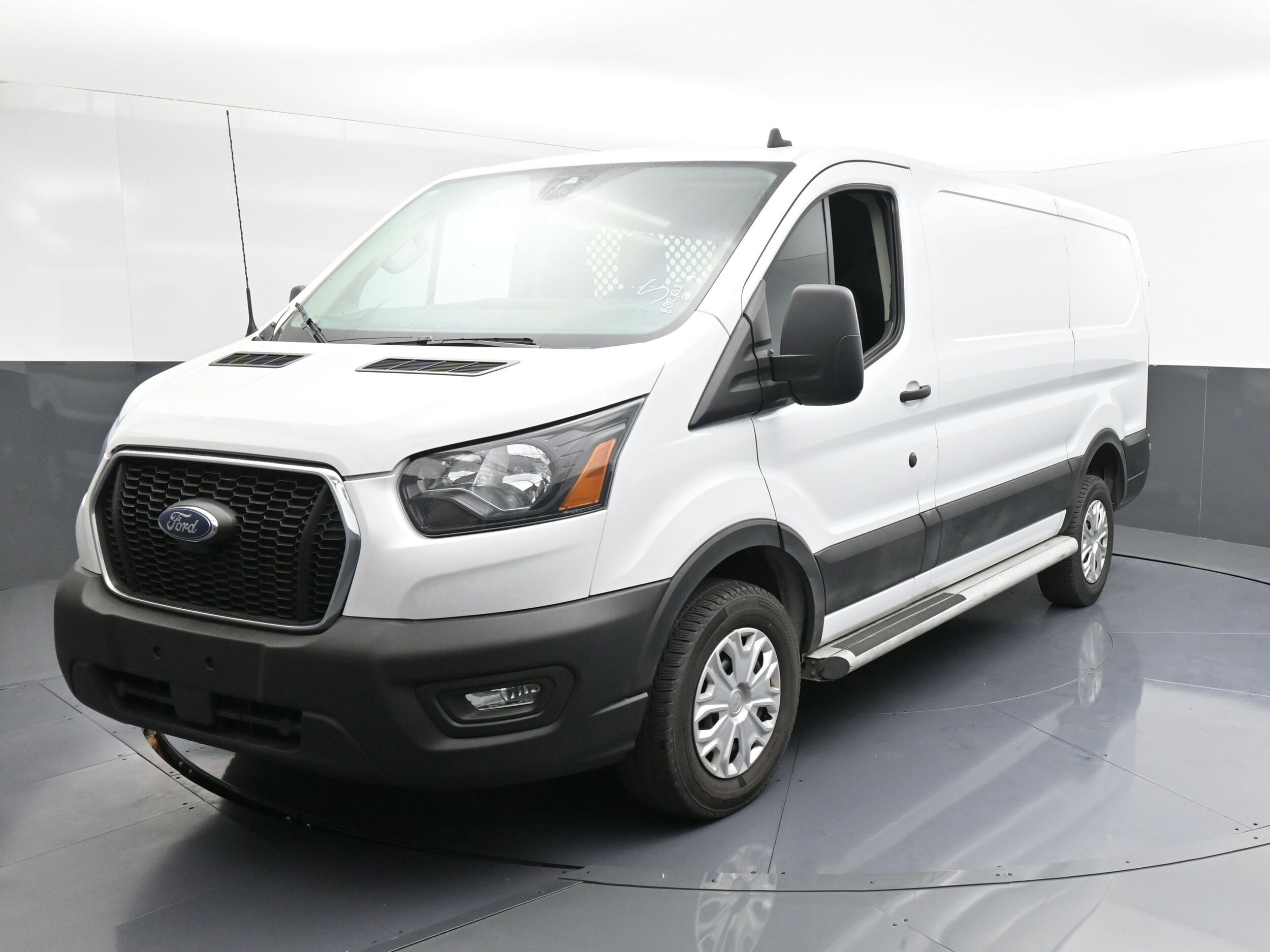 2023 Ford Transit photo 3