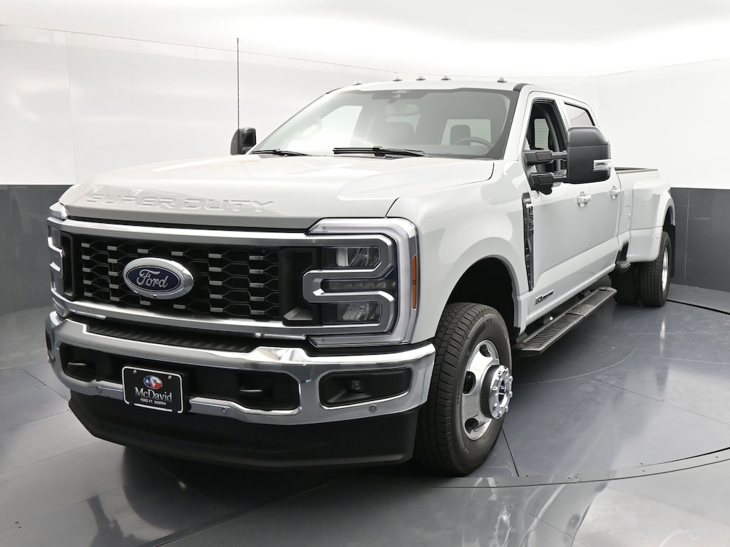 New 2026 Ford F-350 LARIAT Truck Crew Cab