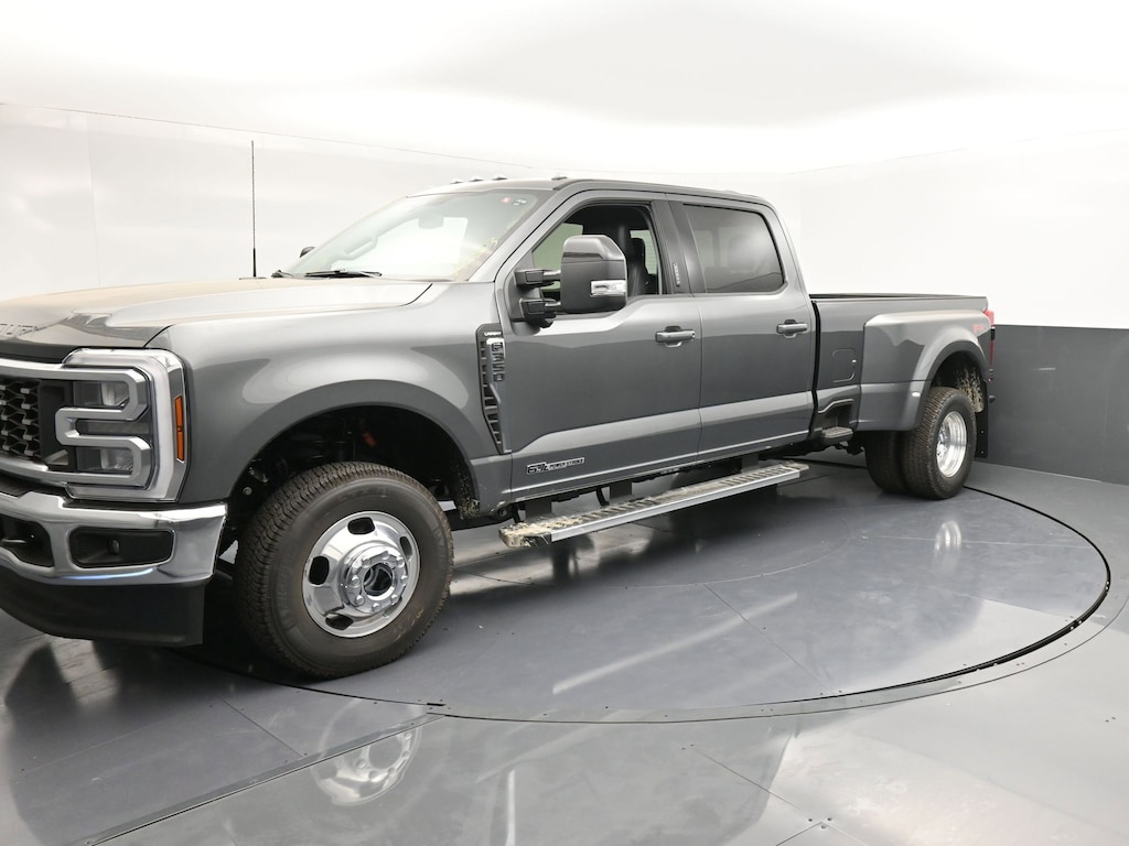 New 2026 Ford F-350 LARIAT Truck Crew Cab
