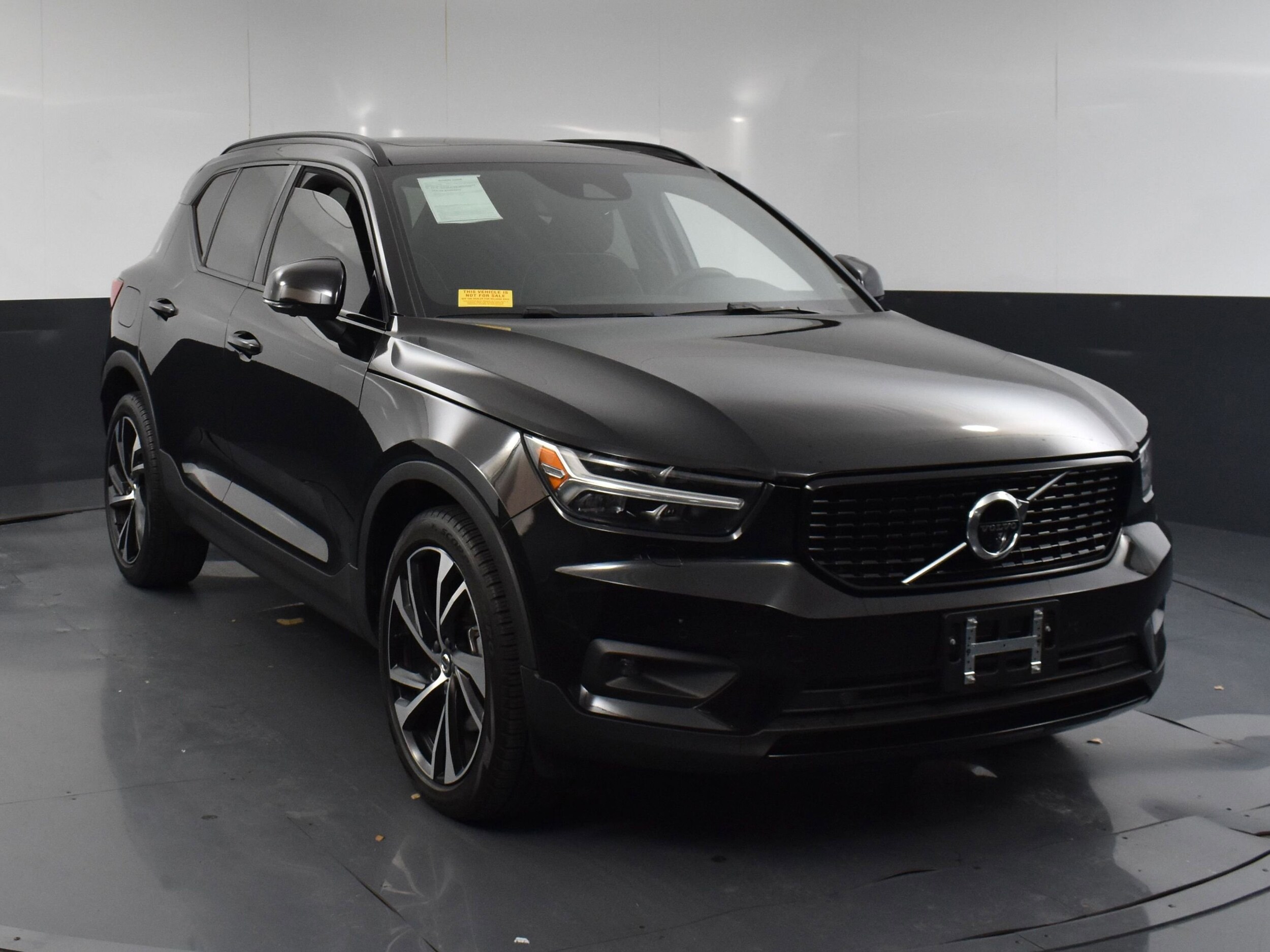 Used 2022 Volvo XC40 R-Design with VIN YV4162UM3N2692856 for sale in Fort Worth, TX