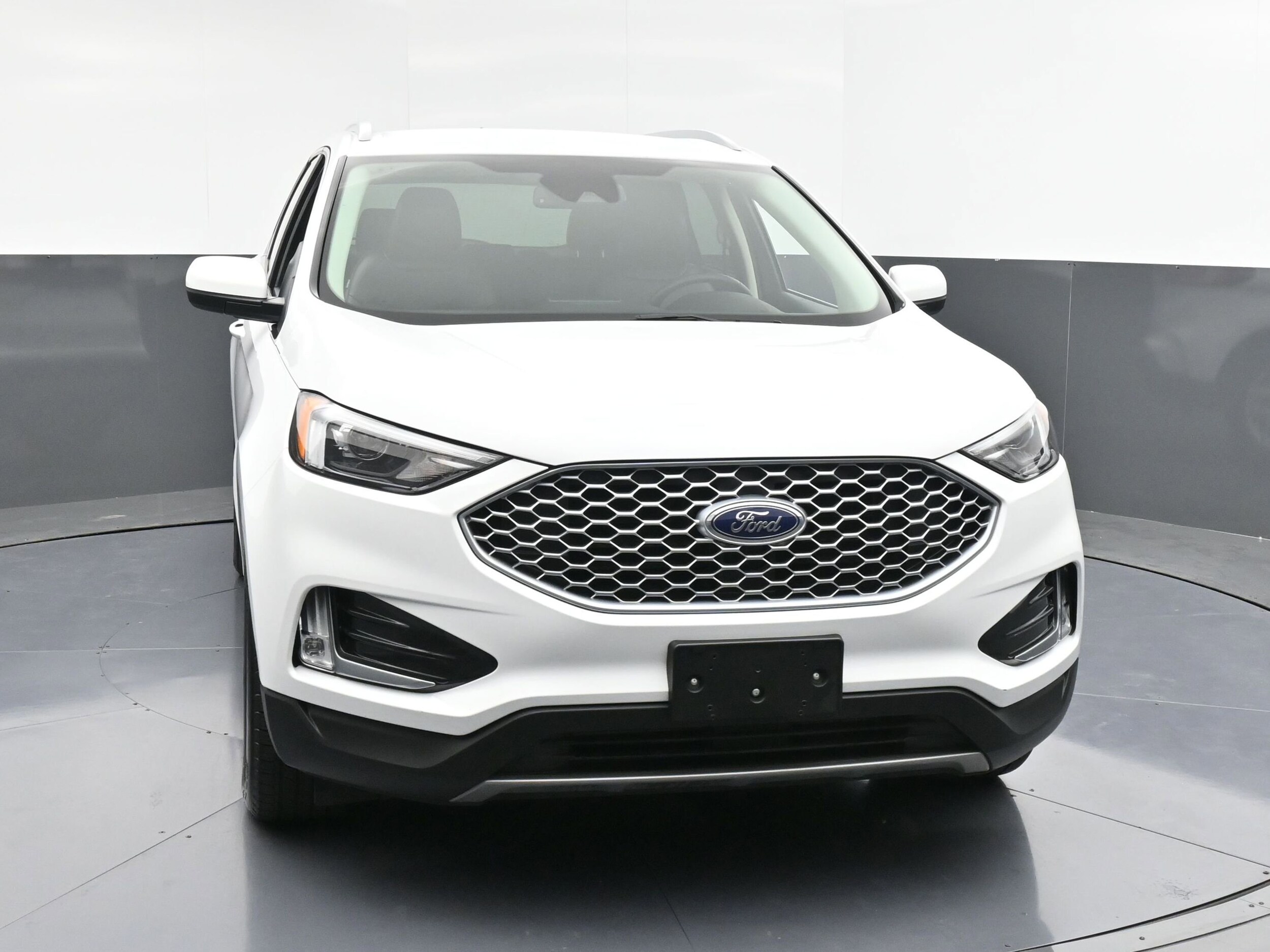 2024 Ford Edge SEL photo 2