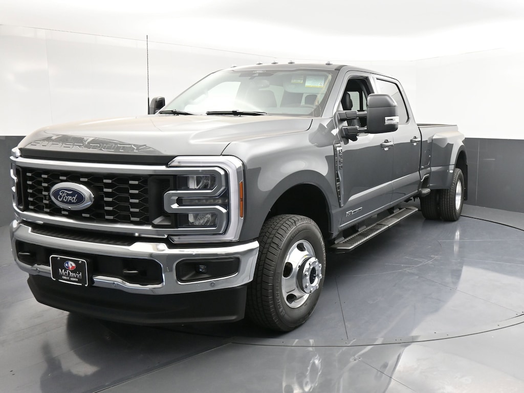 New 2026 Ford F-350 LARIAT Truck Crew Cab