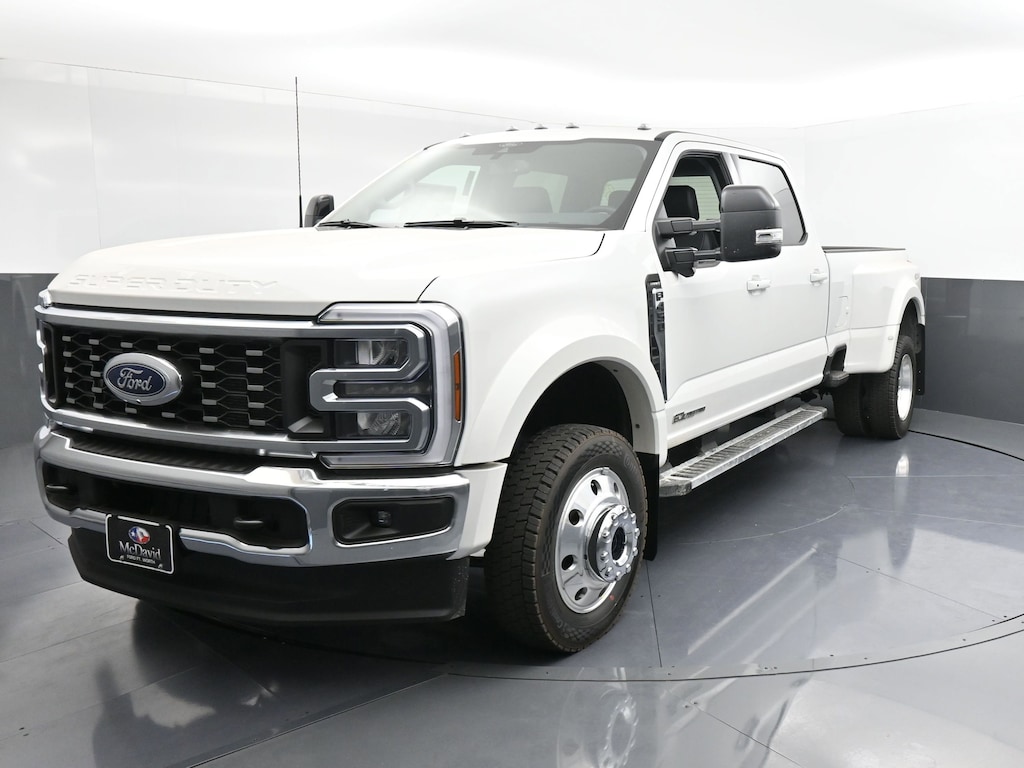 New 2026 Ford F-450 LARIAT Truck Crew Cab