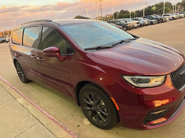 Used 2021 Chrysler Pacifica Touring L with VIN 2C4RC1BG9MR601787 for sale in Fort Worth, TX