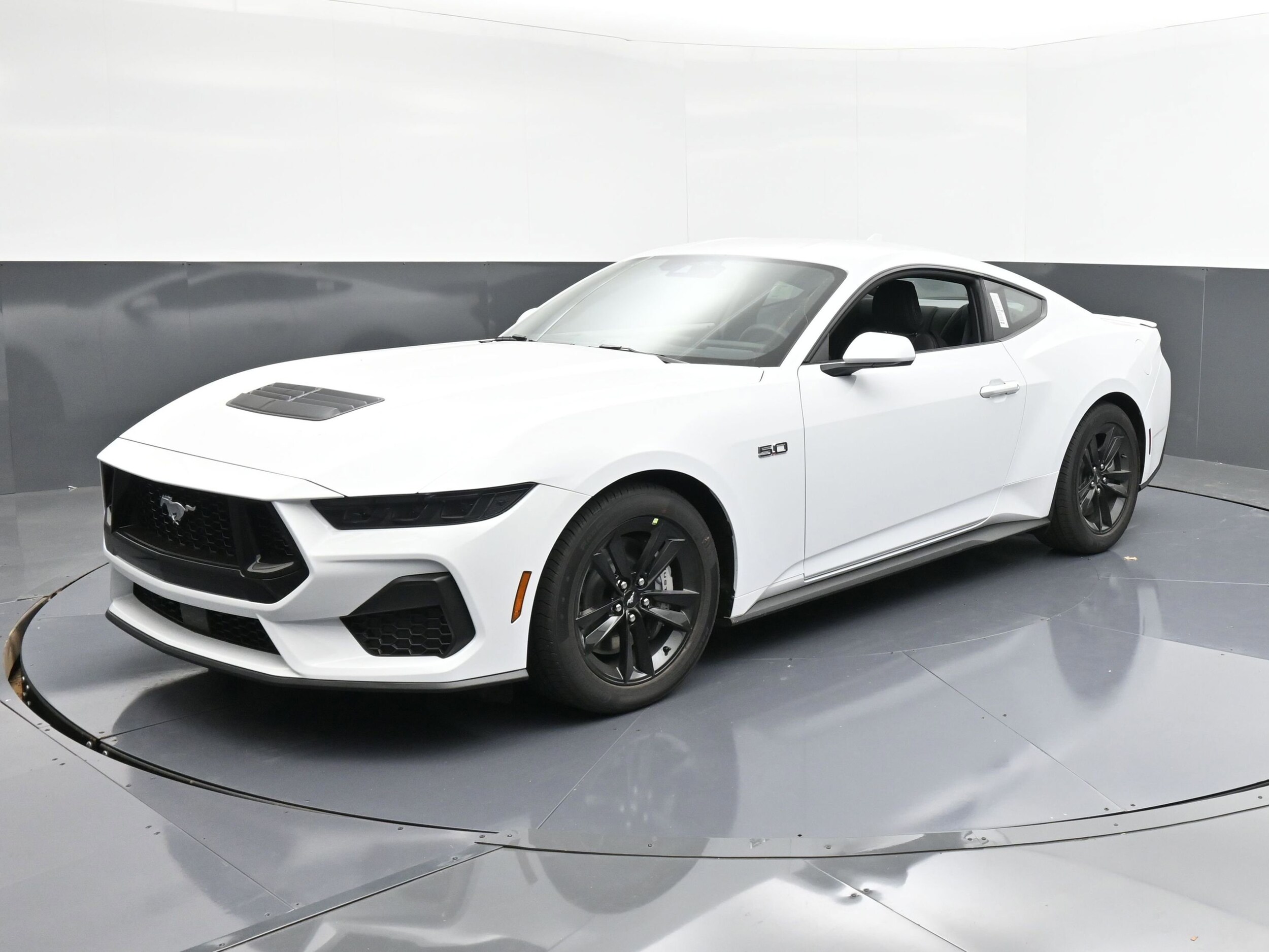 2025 Ford Mustang GT photo 3