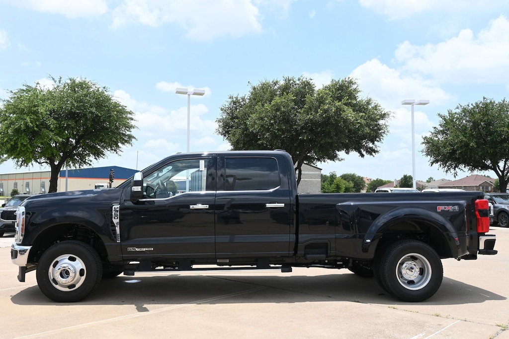 New 2026 Ford F-350 LARIAT Truck Crew Cab