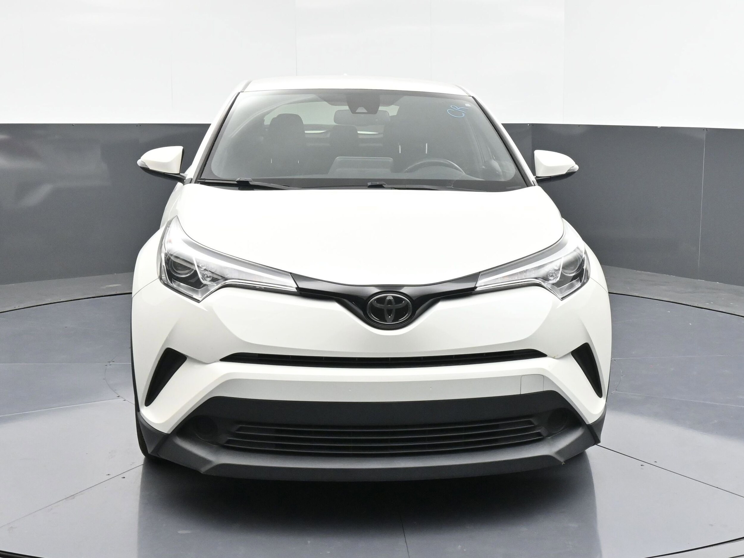 2019 Toyota C-HR XLE photo 2