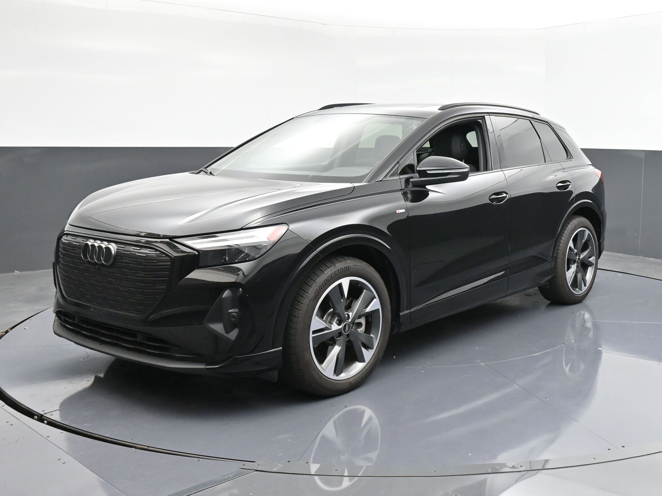2025 Audi Q4 55 E-tron Premium photo 3