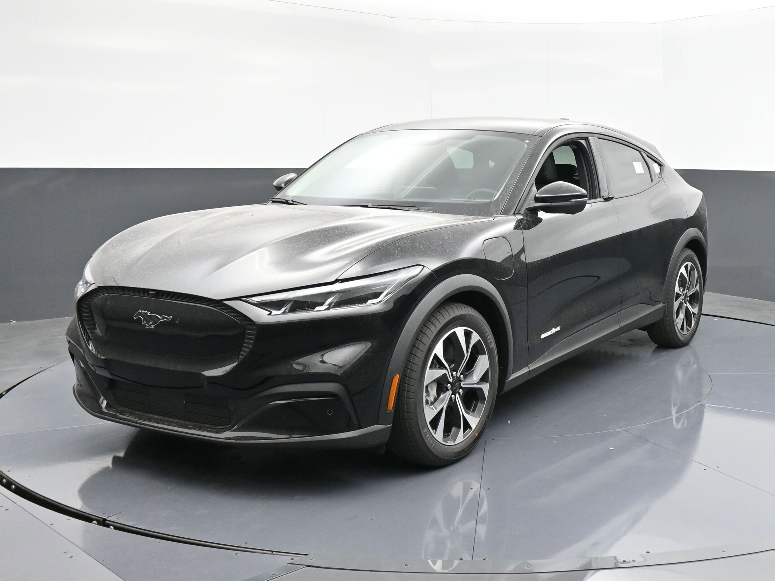 2025 Ford Mustang Mach-E Select photo 3