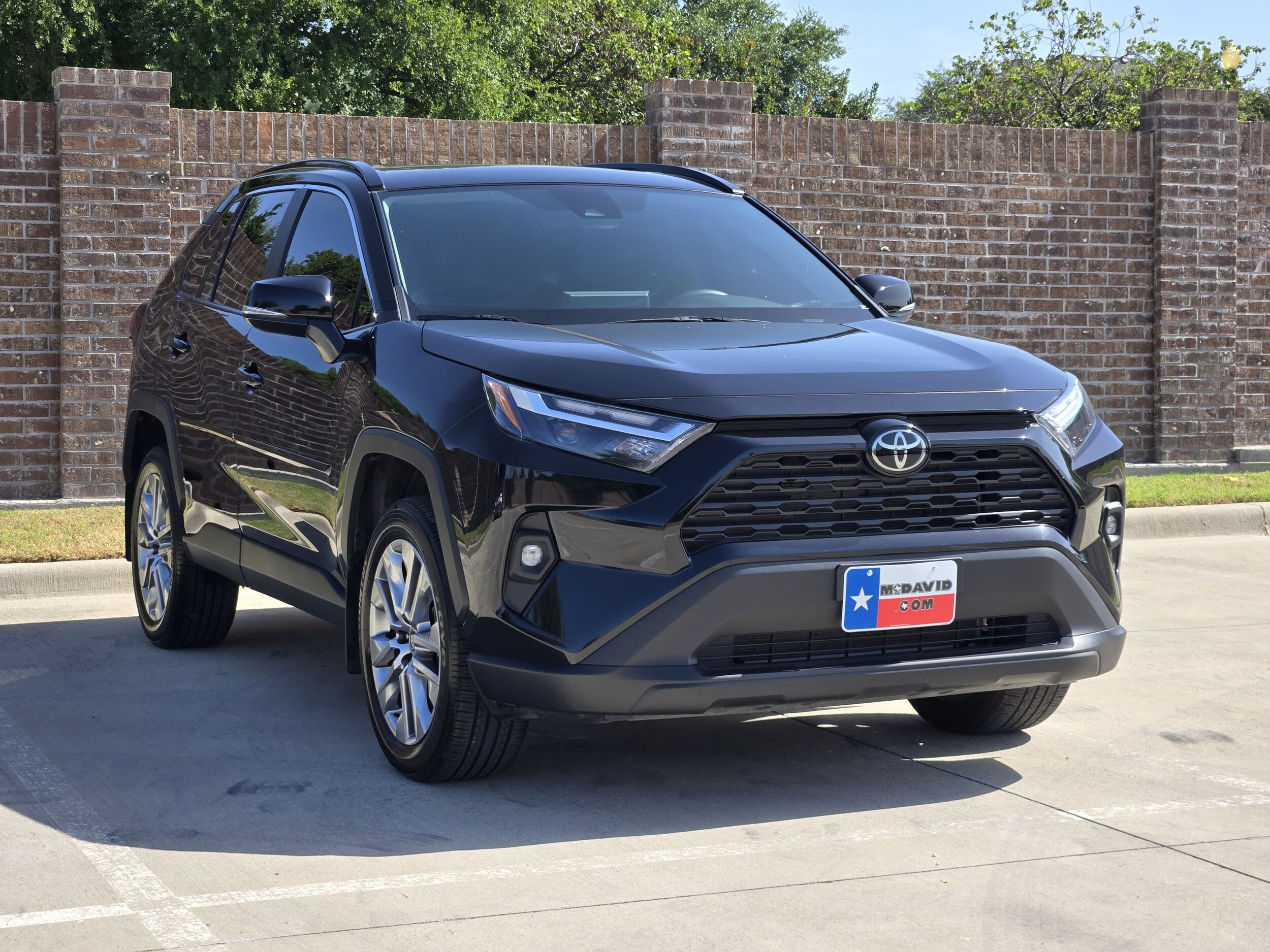 2024 Toyota RAV4 XLE Premium photo 3