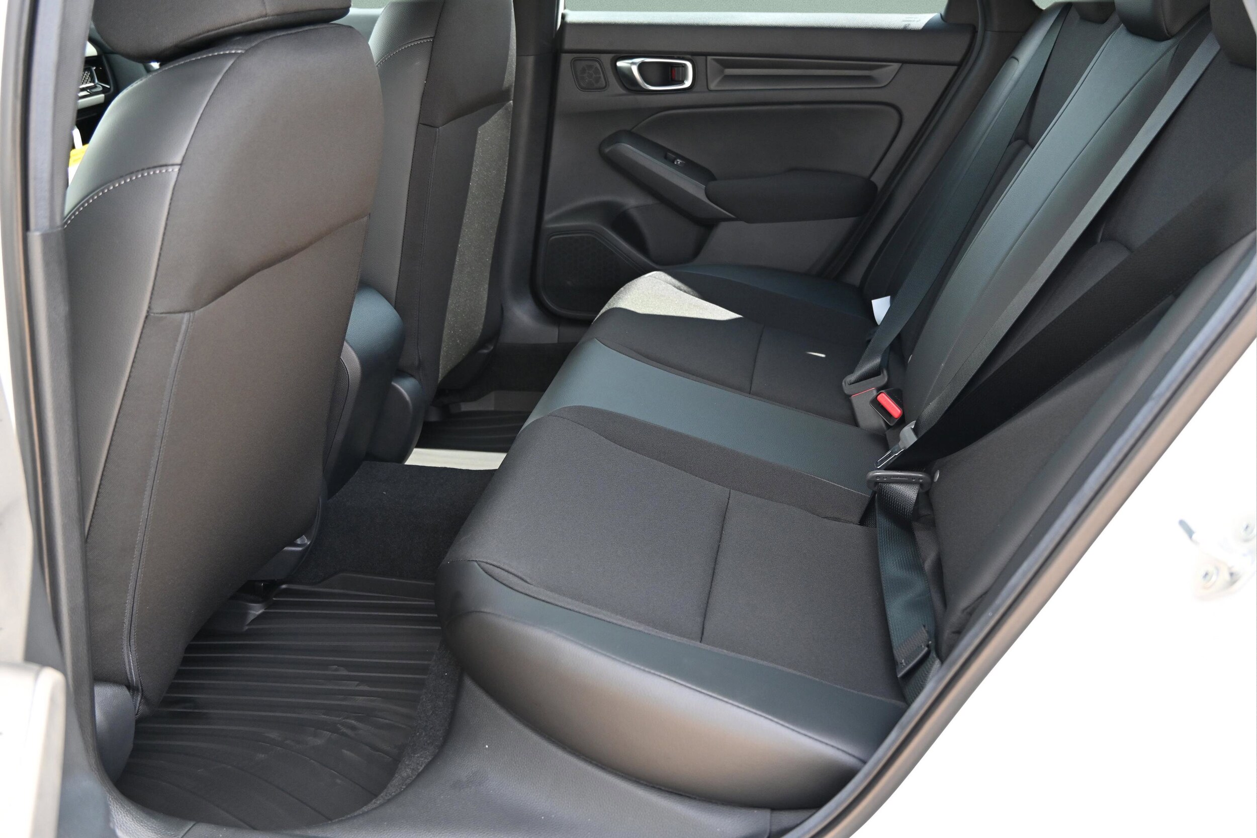 2026 Honda Civic Hatchback Sport - Photo 17