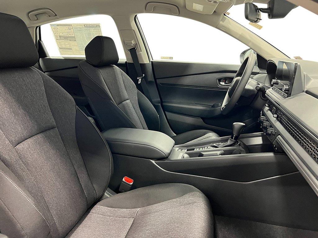 2025 Honda Accord LX photo 4