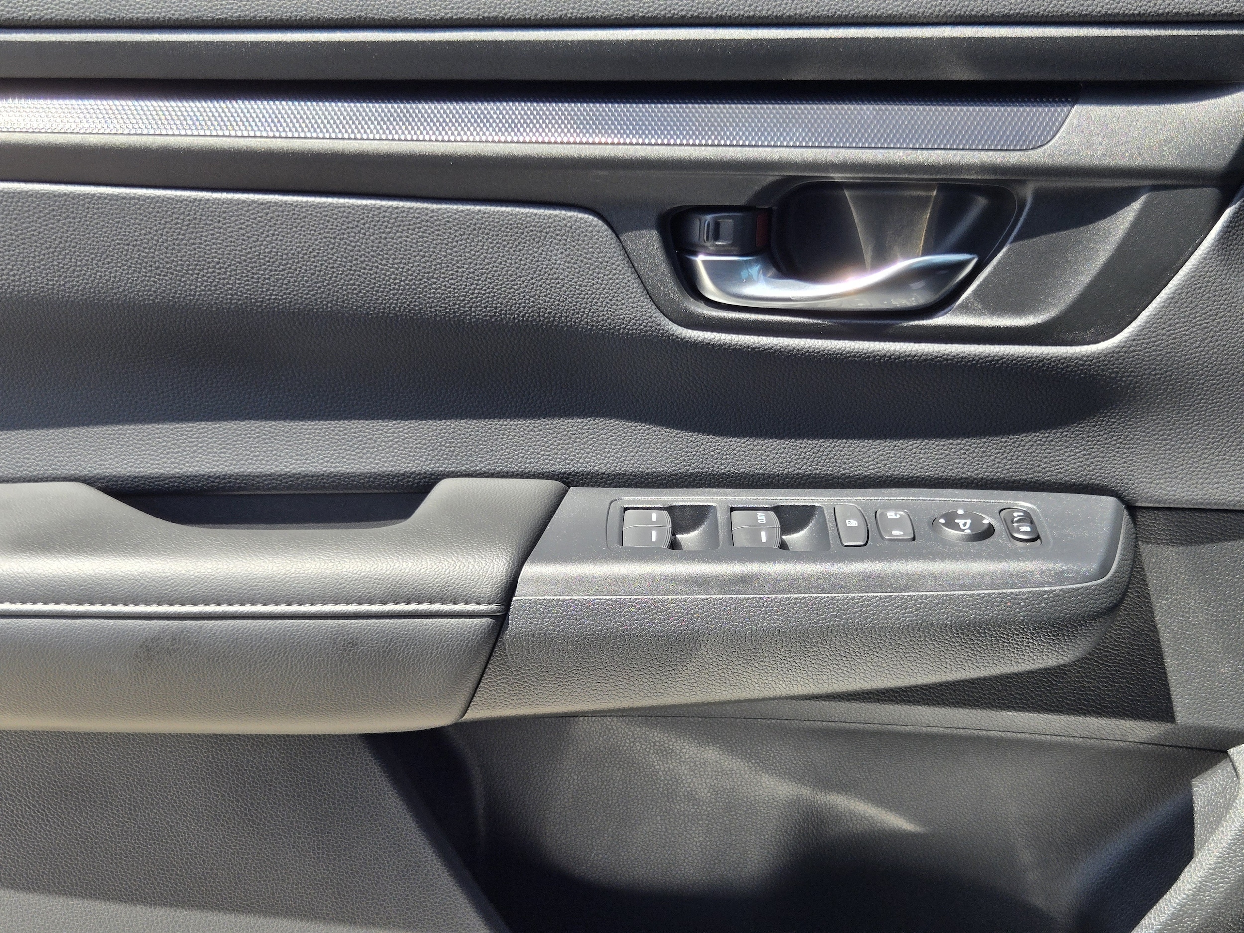 2025 Honda CR-V LX - Photo 24